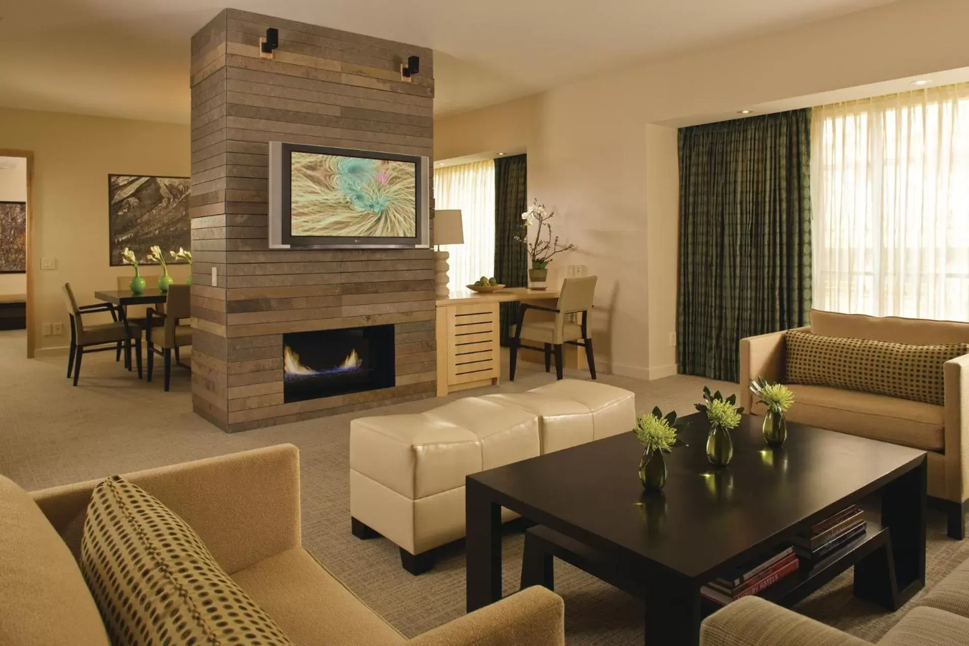 Living room, Seating Area in Four Seasons Hotel Seattle