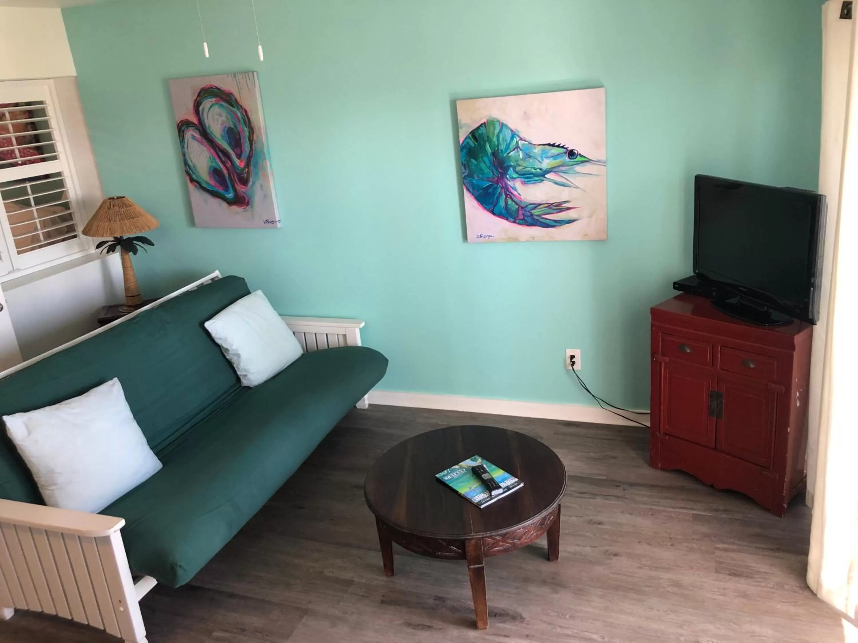 Seating area in Drop Anchor Resort & Marina