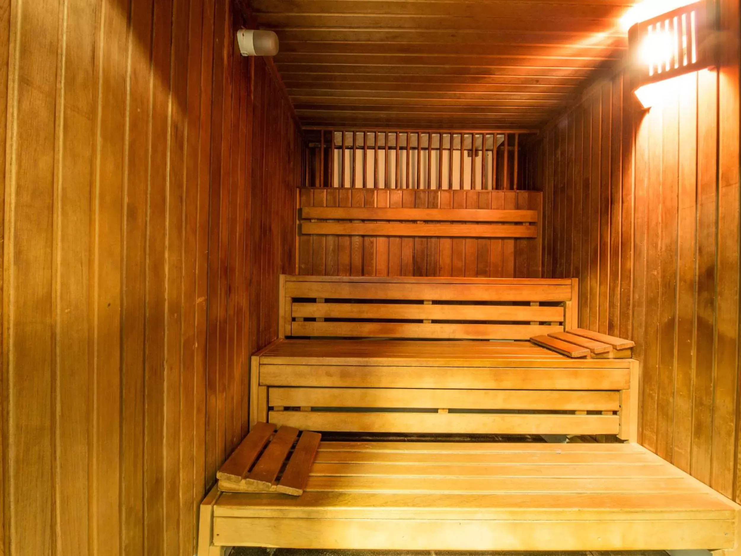 Sauna in Harbour Hotel Guildford