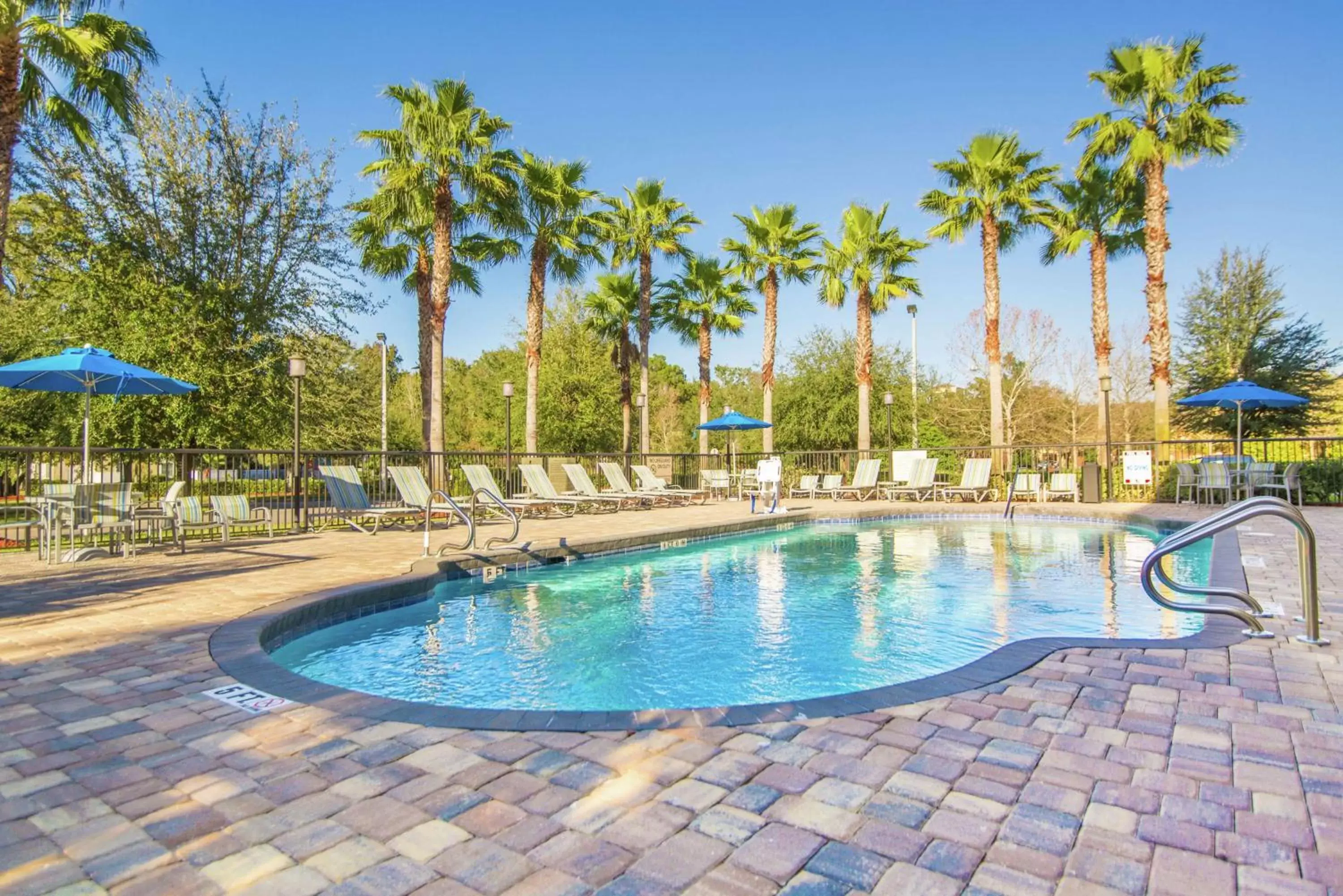 Pool view, Swimming Pool in Hampton Inn Jacksonville South/I-95 at JTB