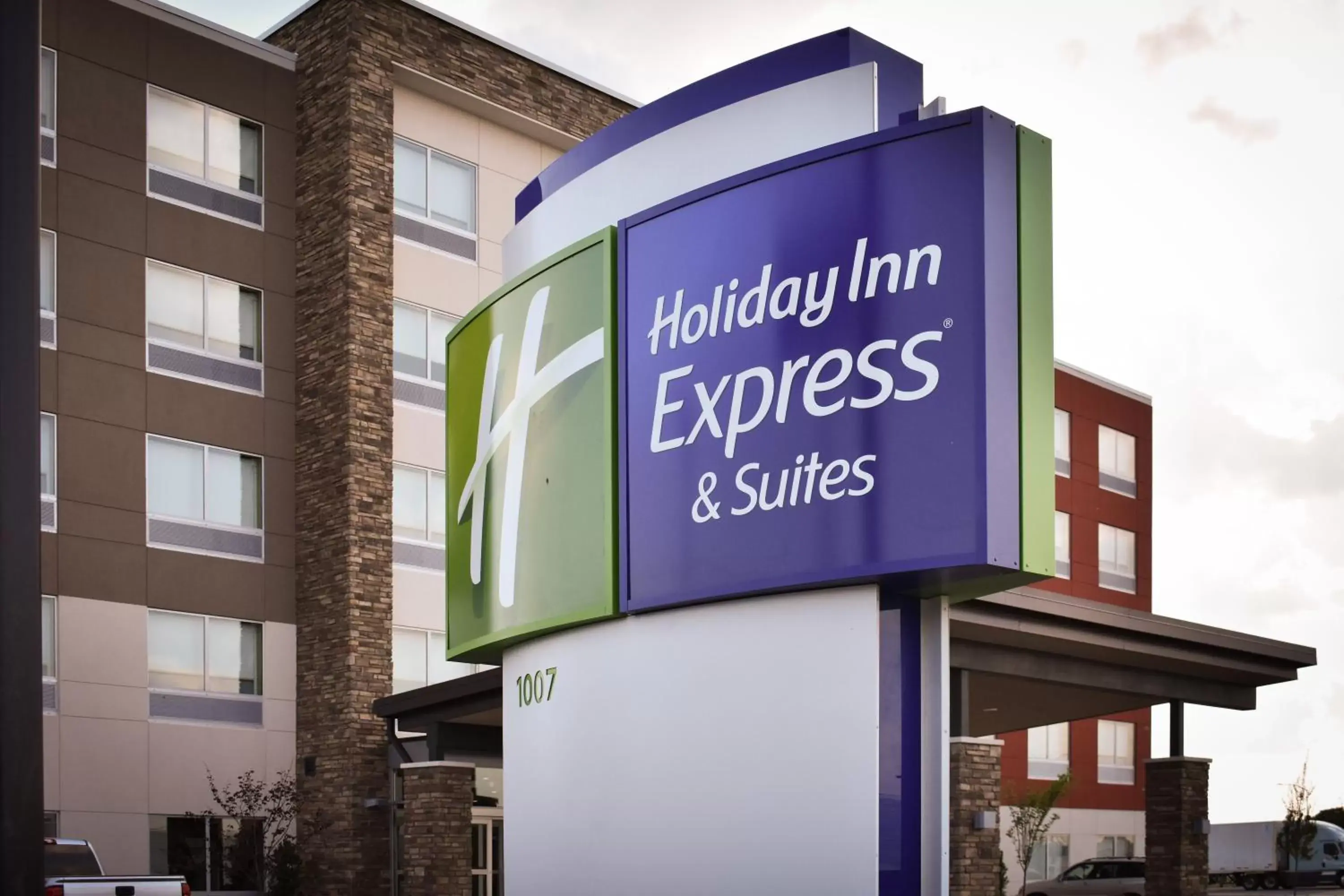 Property building in Holiday Inn Express & Suites West Memphis, an IHG Hotel