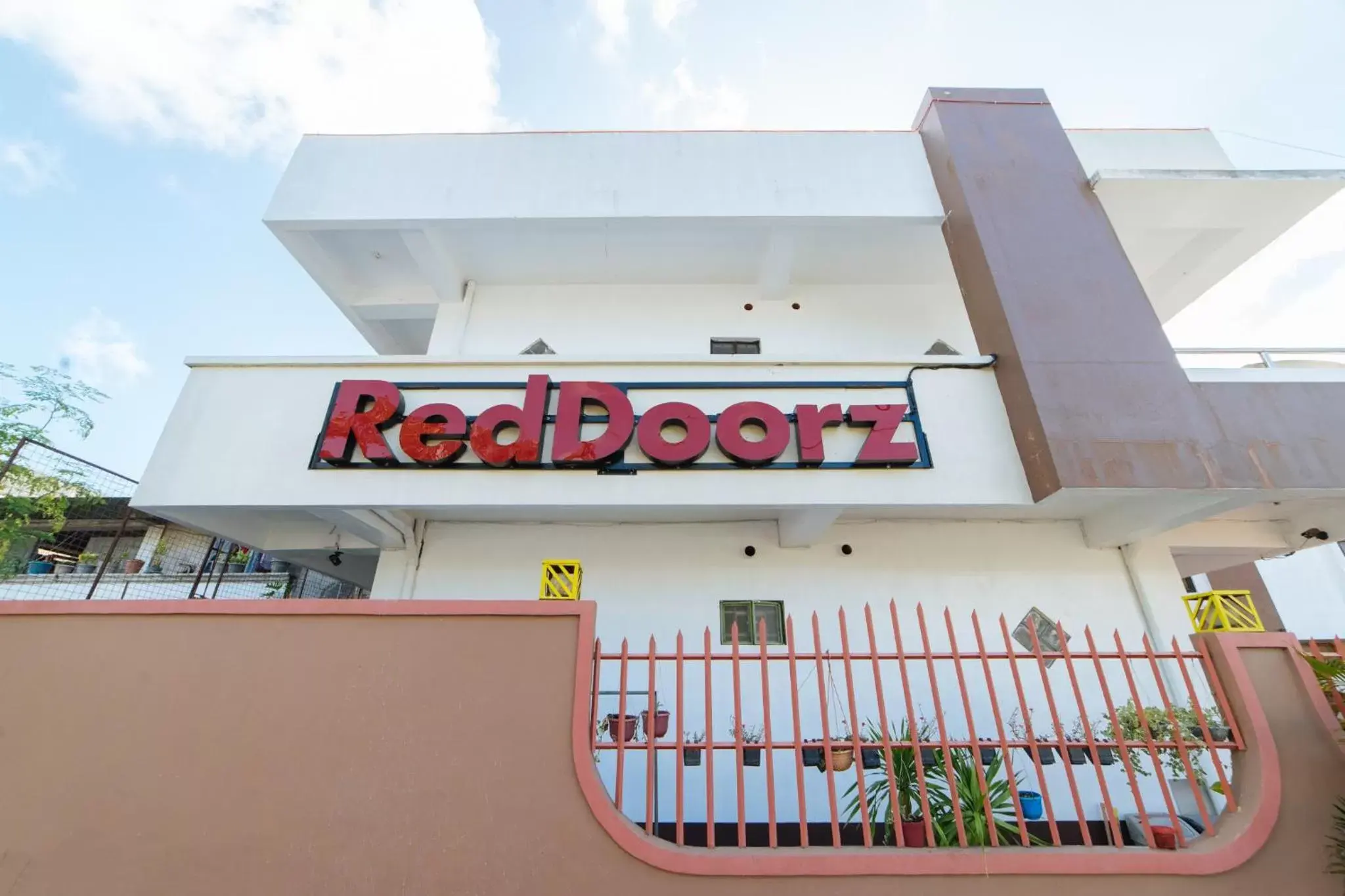 Property building in RedDoorz at Pag Asa Rawis Legazpi Property building in RedDoorz at Pag Asa Rawis Legazpi