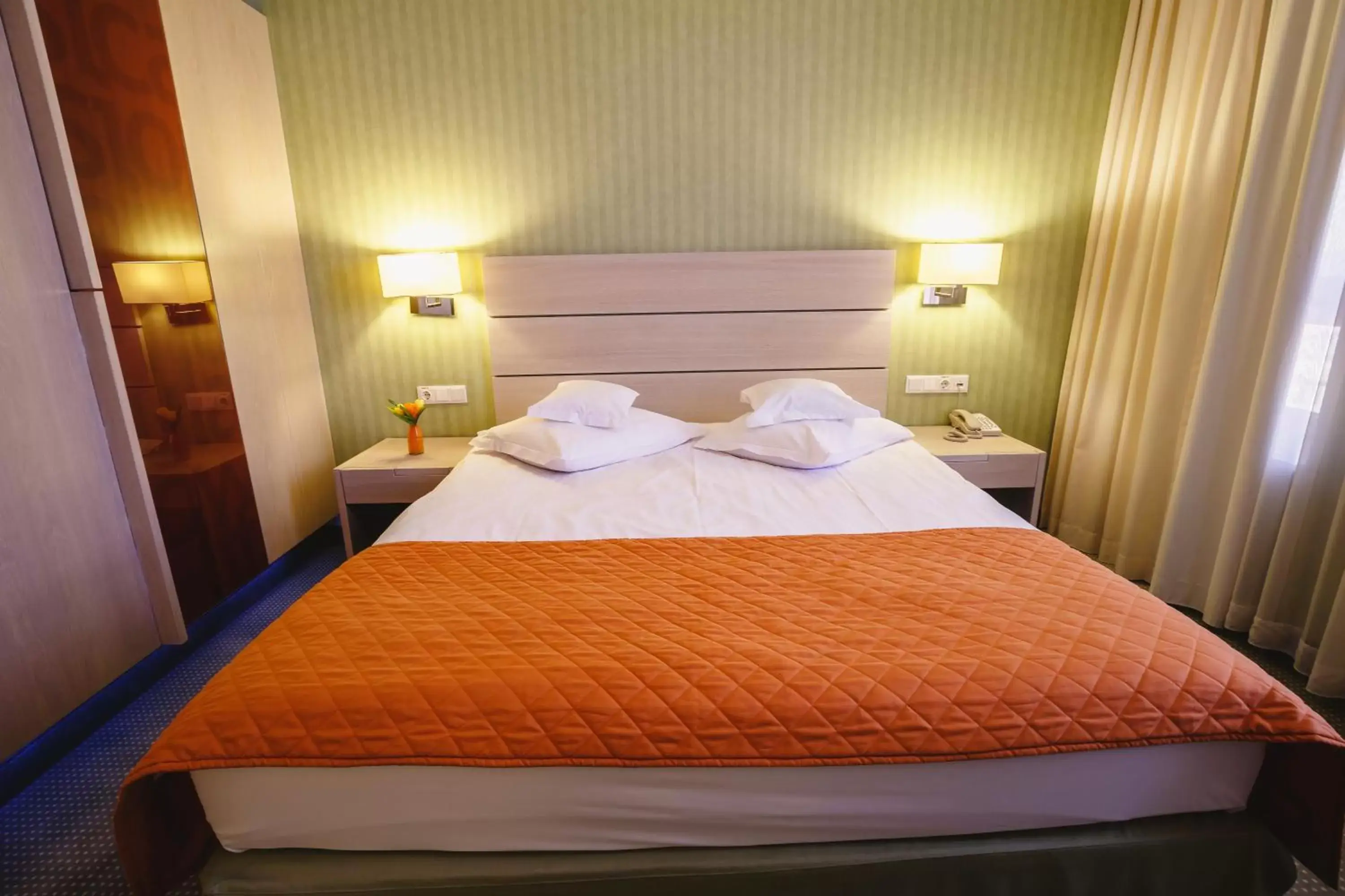 Bed in Hotel Golden Tulip Ana Tower Sibiu