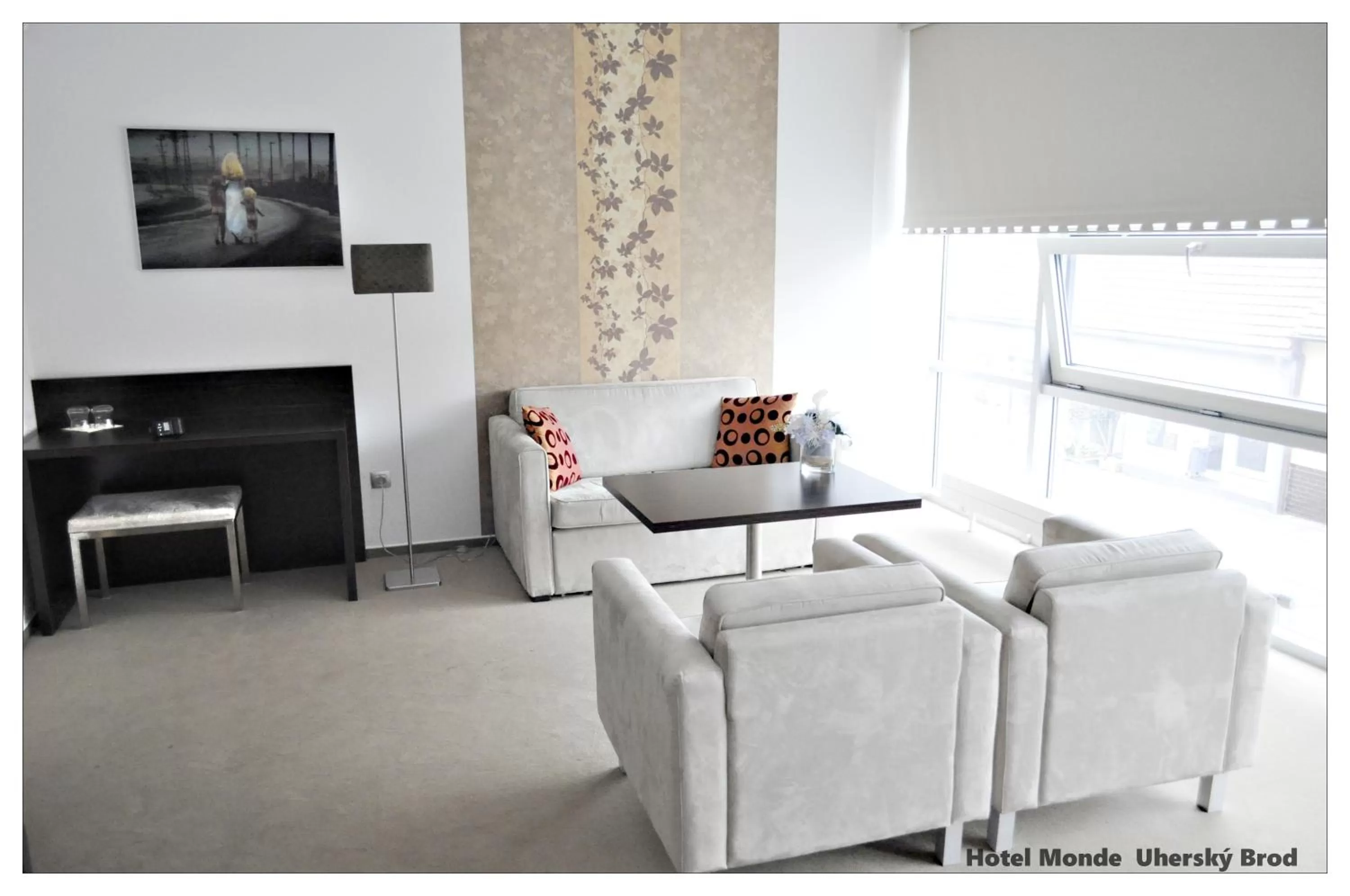 Seating area in Hotel Monde