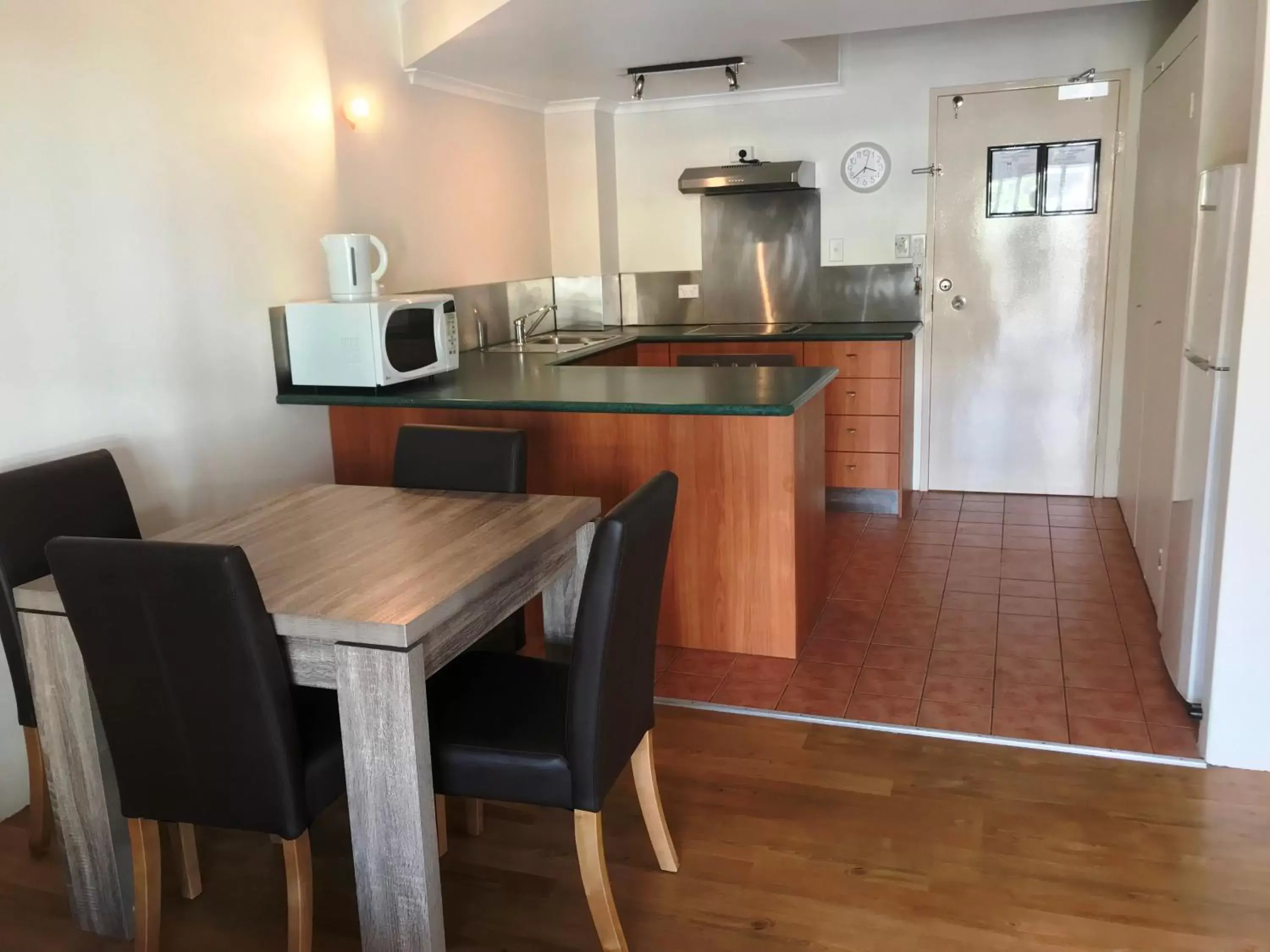 Kitchen or kitchenette, Kitchen/Kitchenette in Reef Gateway Apartments