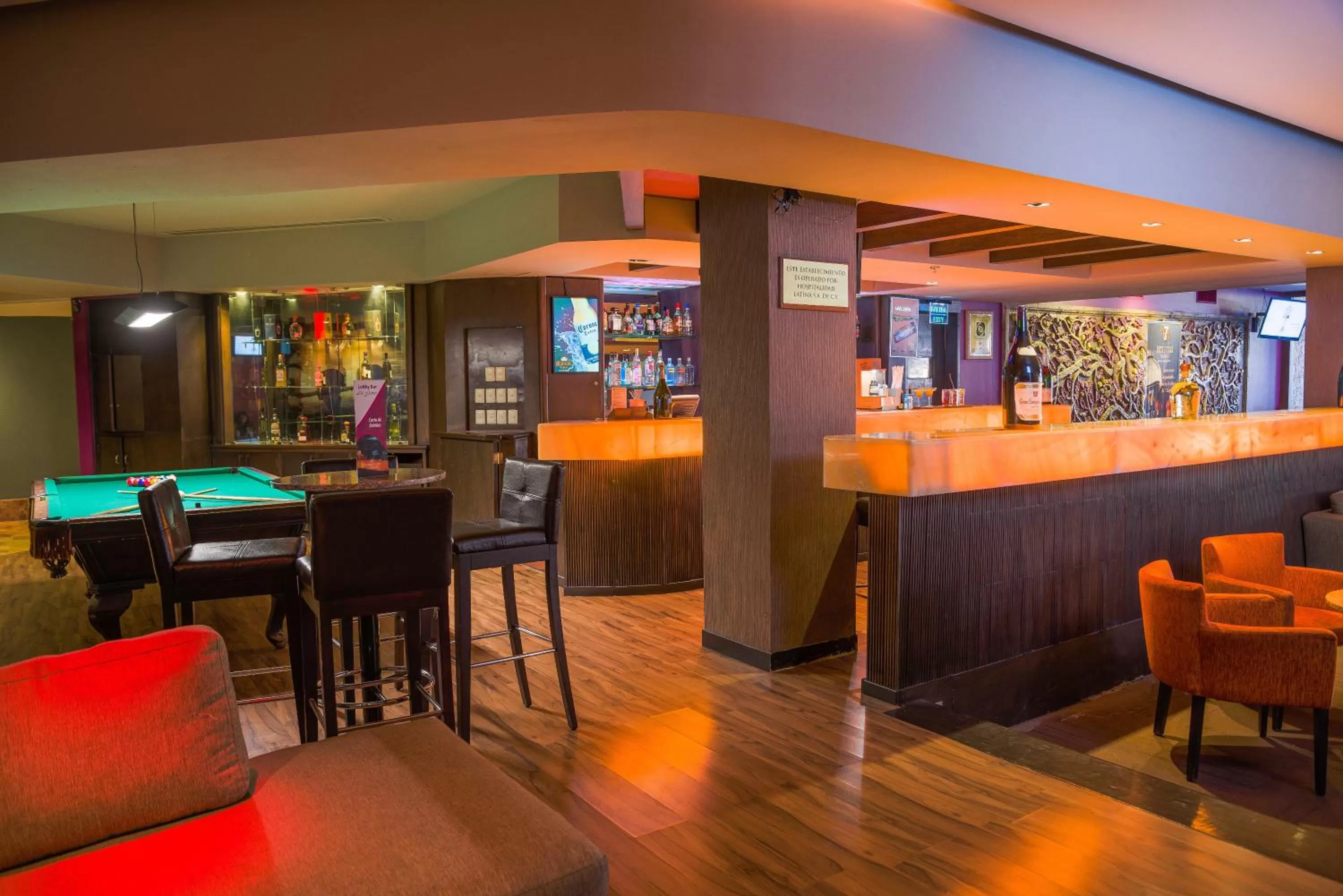 Lounge or bar in Holiday Inn Guadalajara Expo Plaza del Sol by IHG