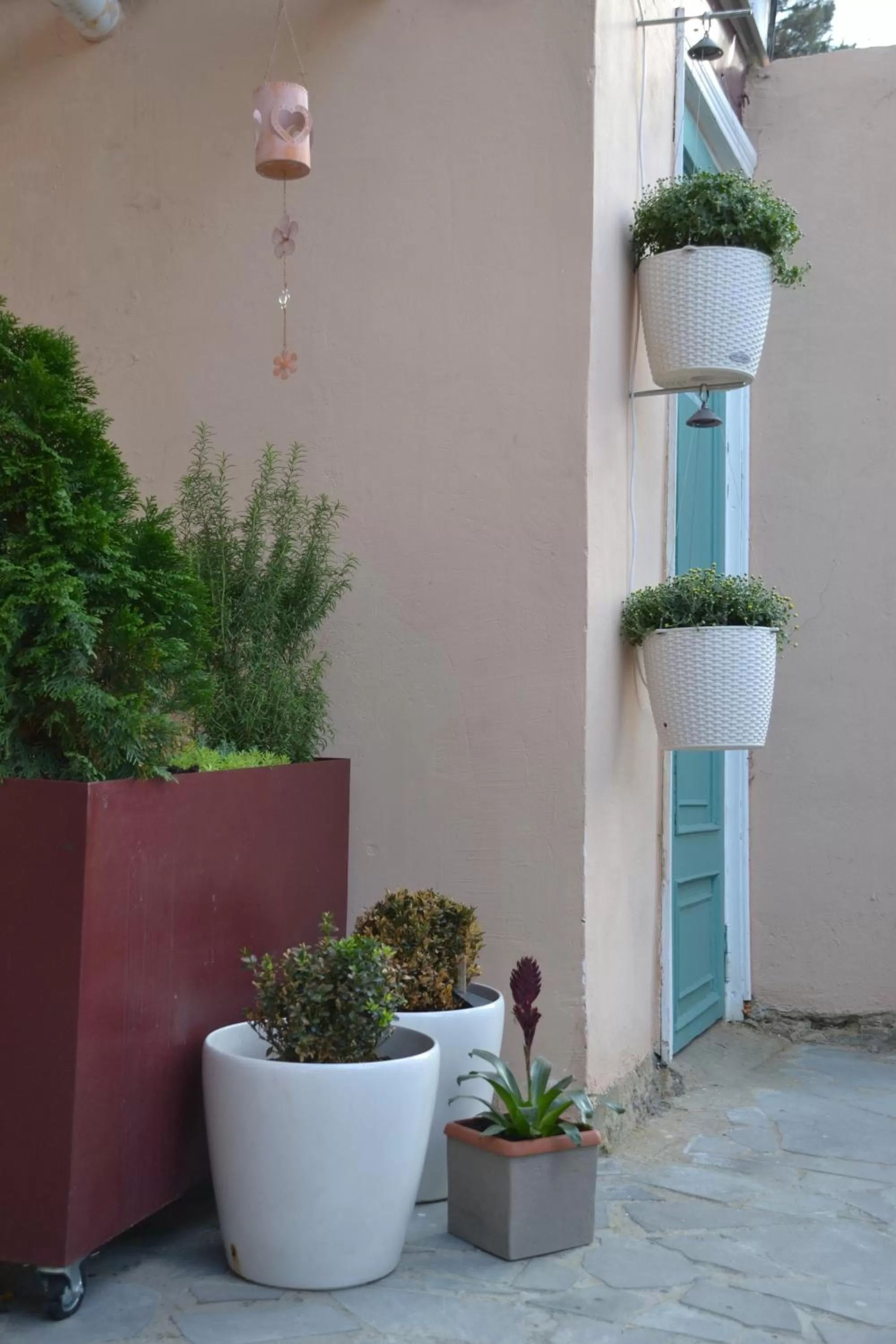 Restaurant/places to eat in Gvino Minda