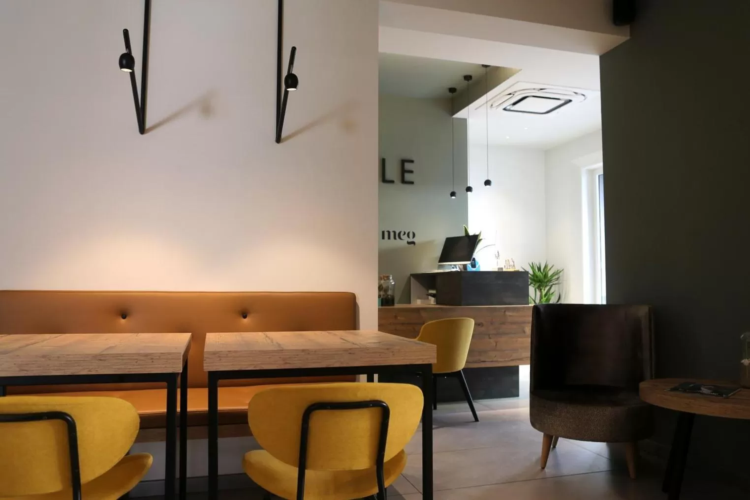 Restaurant/places to eat in Meg Lifestyle Hotel & Apartaments