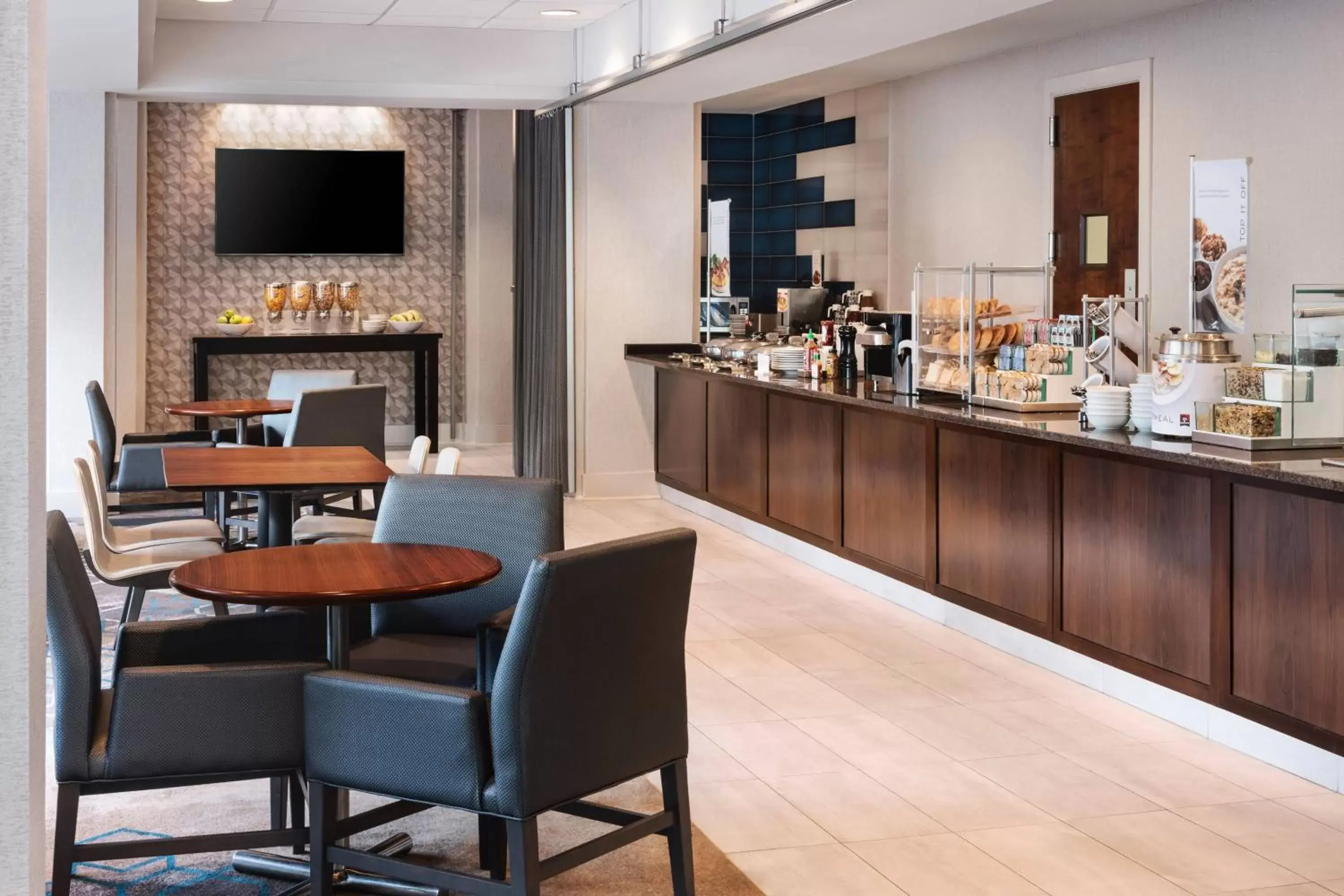 Breakfast, Restaurant/Places to Eat in Residence Inn Bethesda Downtown