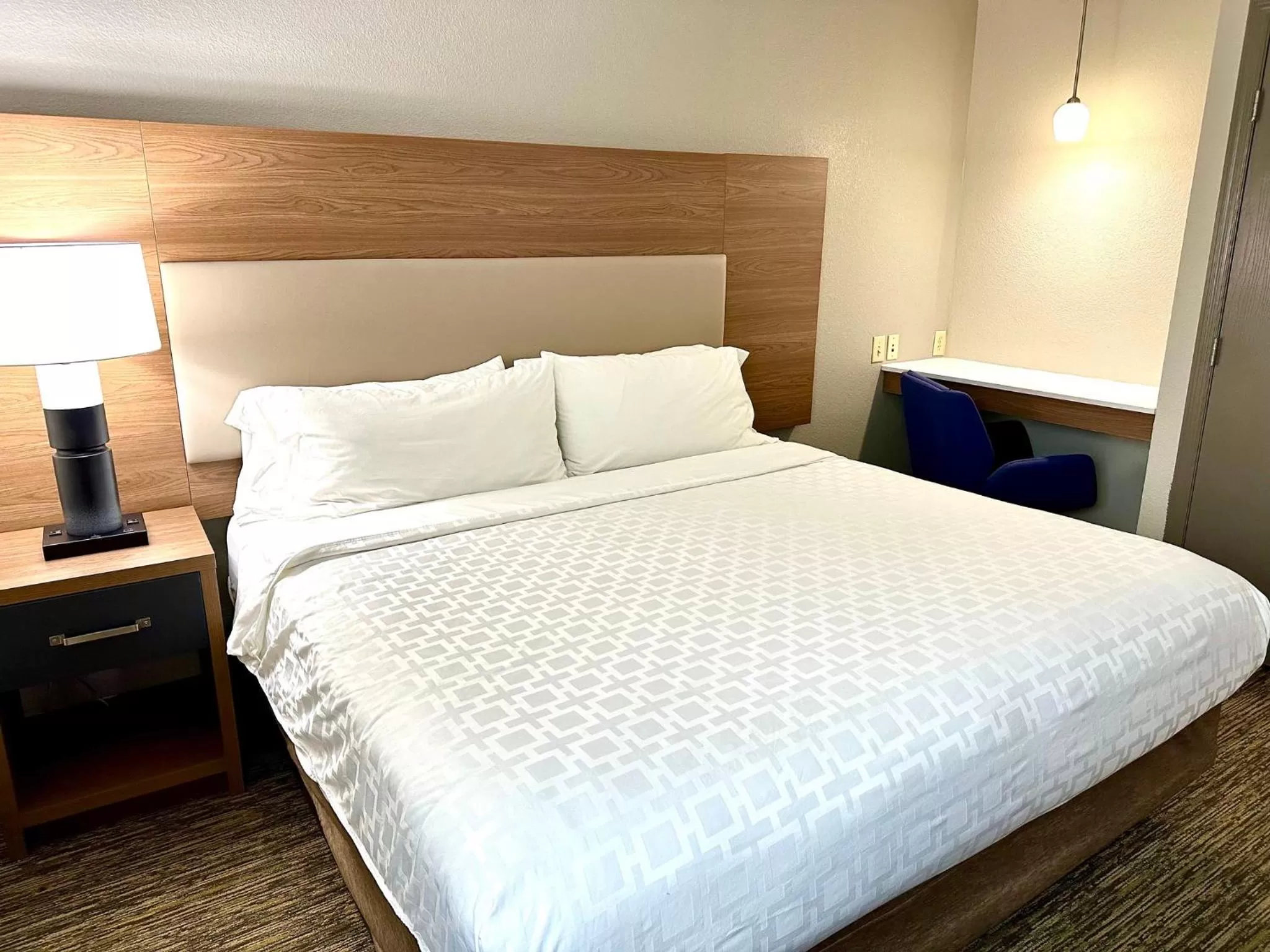 Photo of the whole room, Bed in Candlewood Suites Savannah Airport by IHG