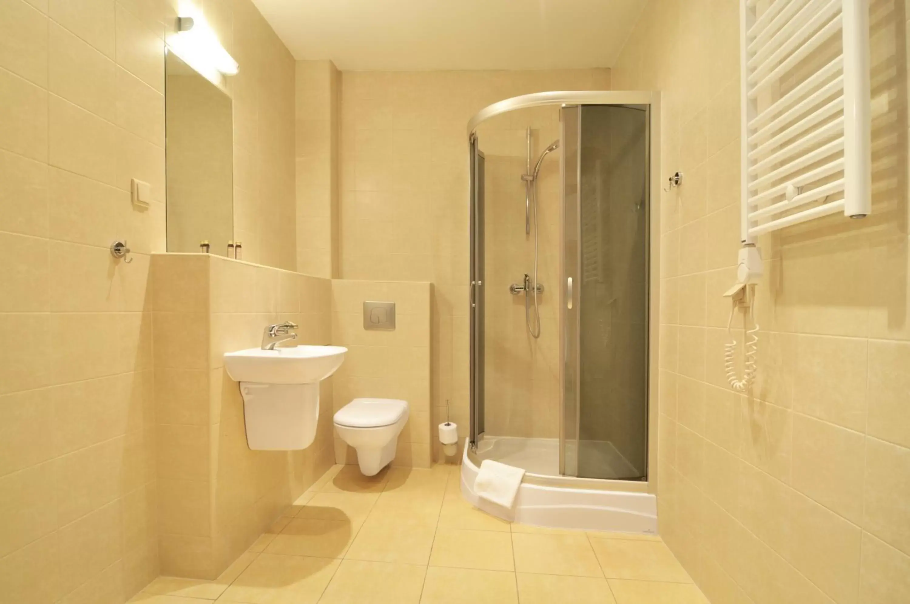 Shower, Bathroom in Spatz Aparthotel