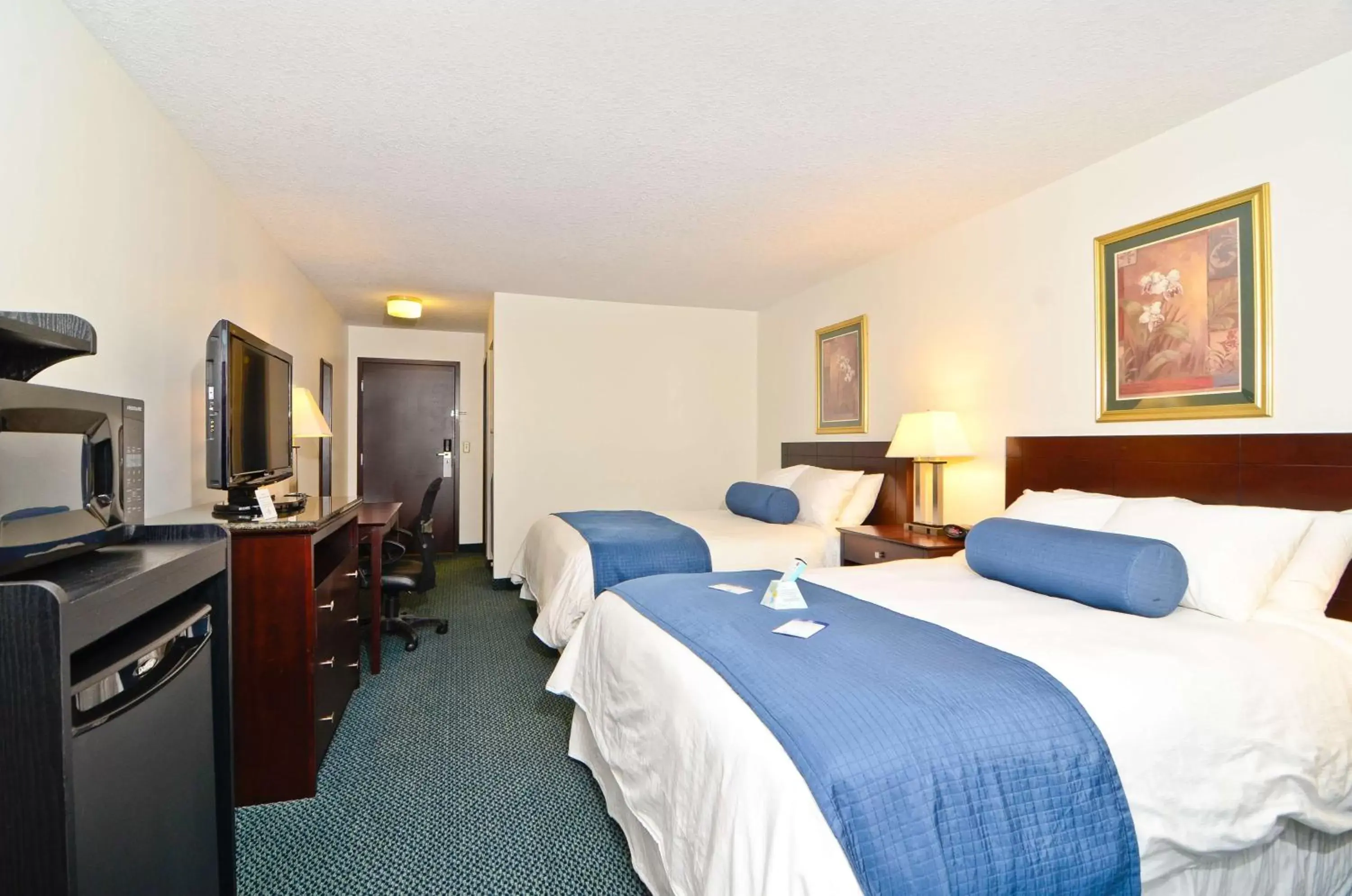 Photo of the whole room, Bed in Best Western Gas City Photo of the whole room, Bed in Best Western Gas City
