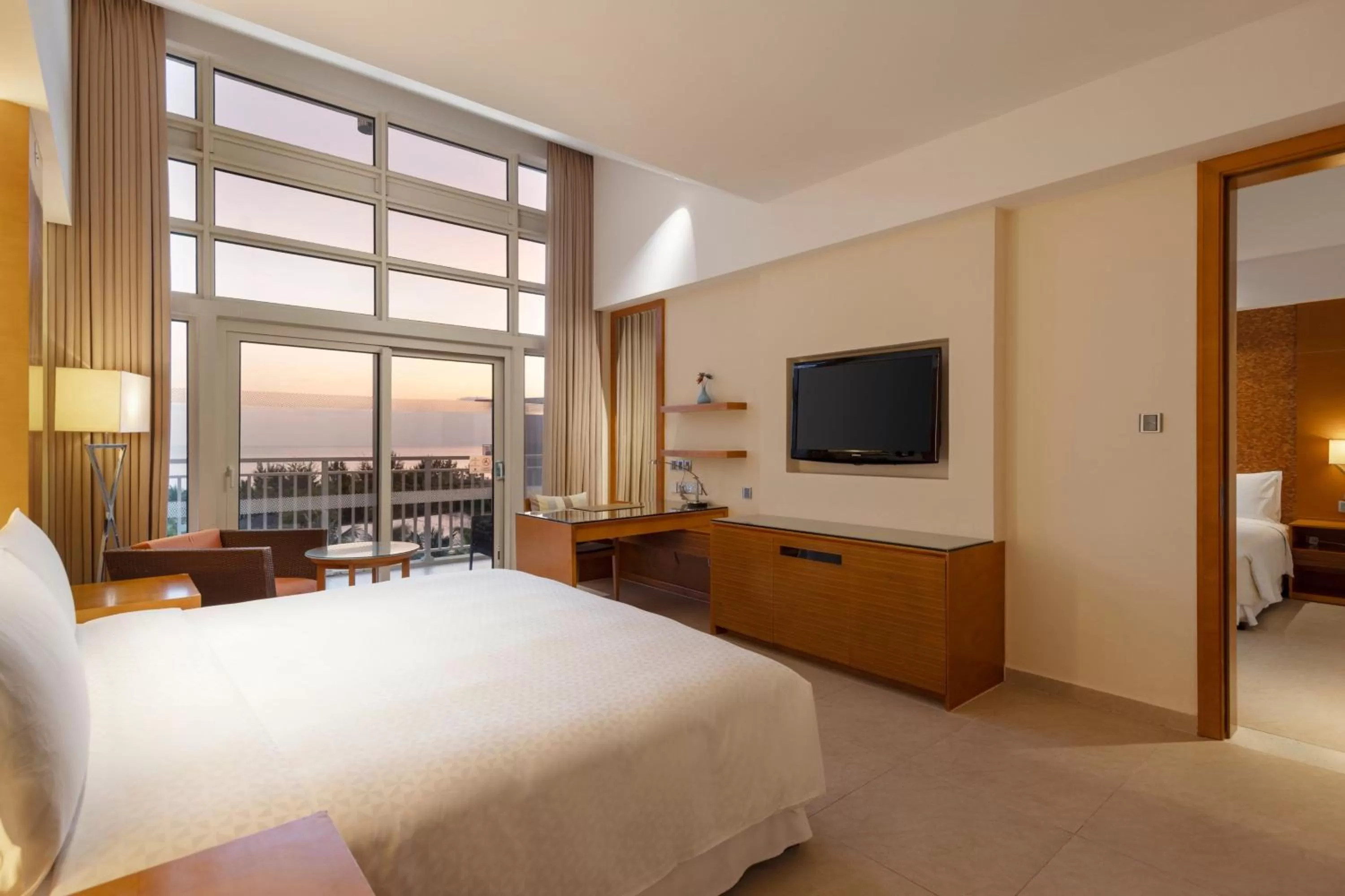 Bedroom, Bed in Four Points by Sheraton Shenzhou Peninsula Resort