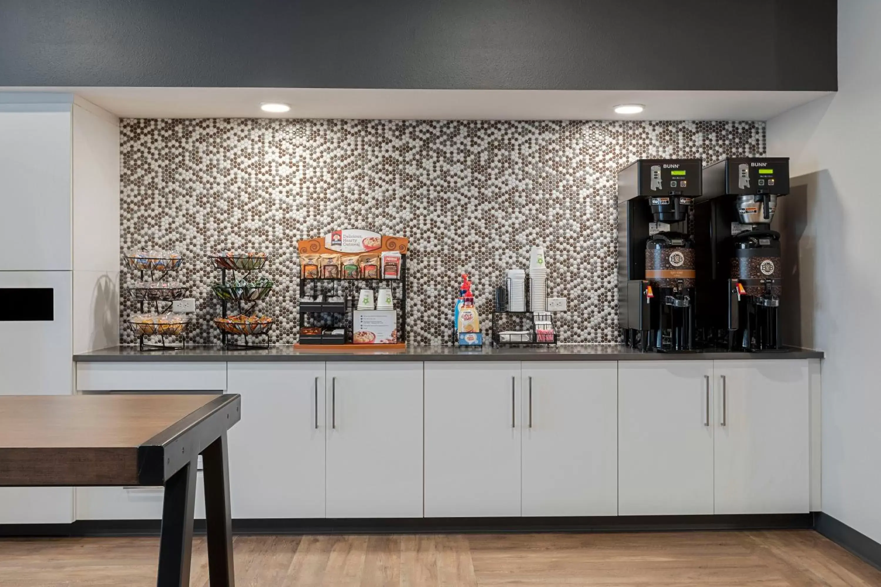 Food and drinks in Extended Stay America Suites - Colonial Heights - Fort Lee