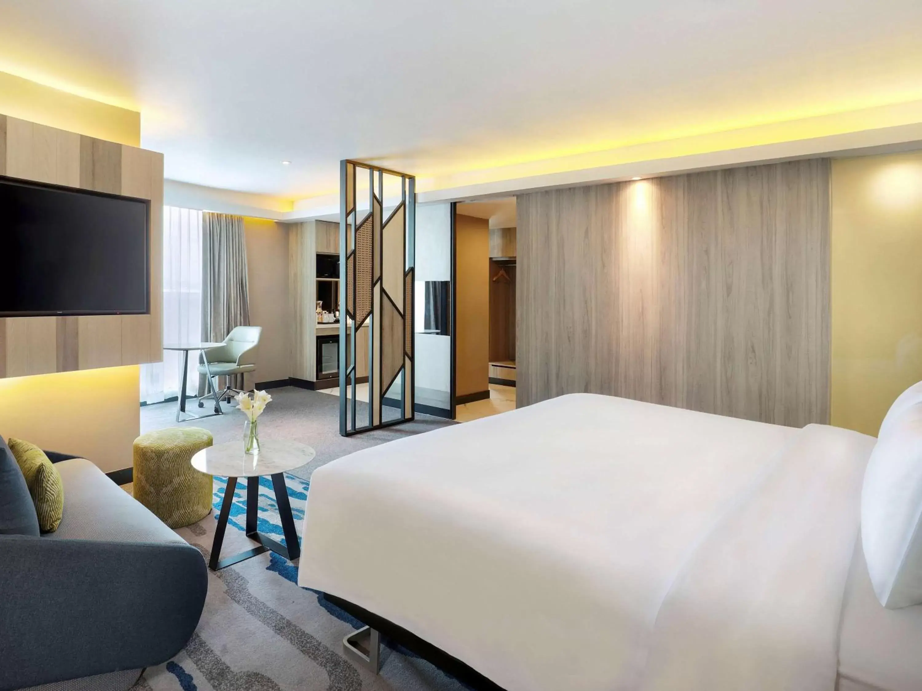 Bedroom, Bed in Novotel Suites Yogyakarta Malioboro