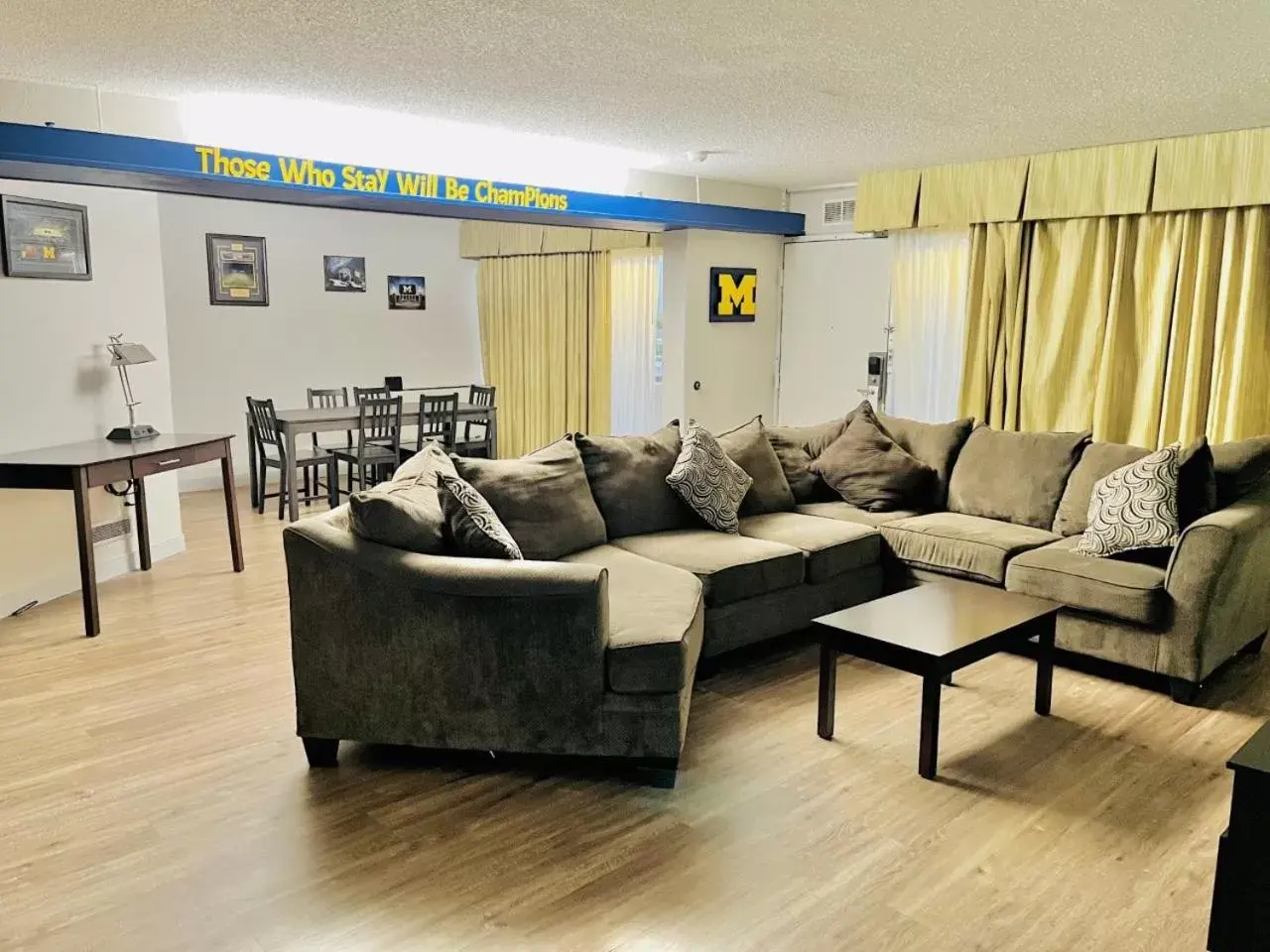 Living room, Seating Area in Wyndham Garden Ann Arbor