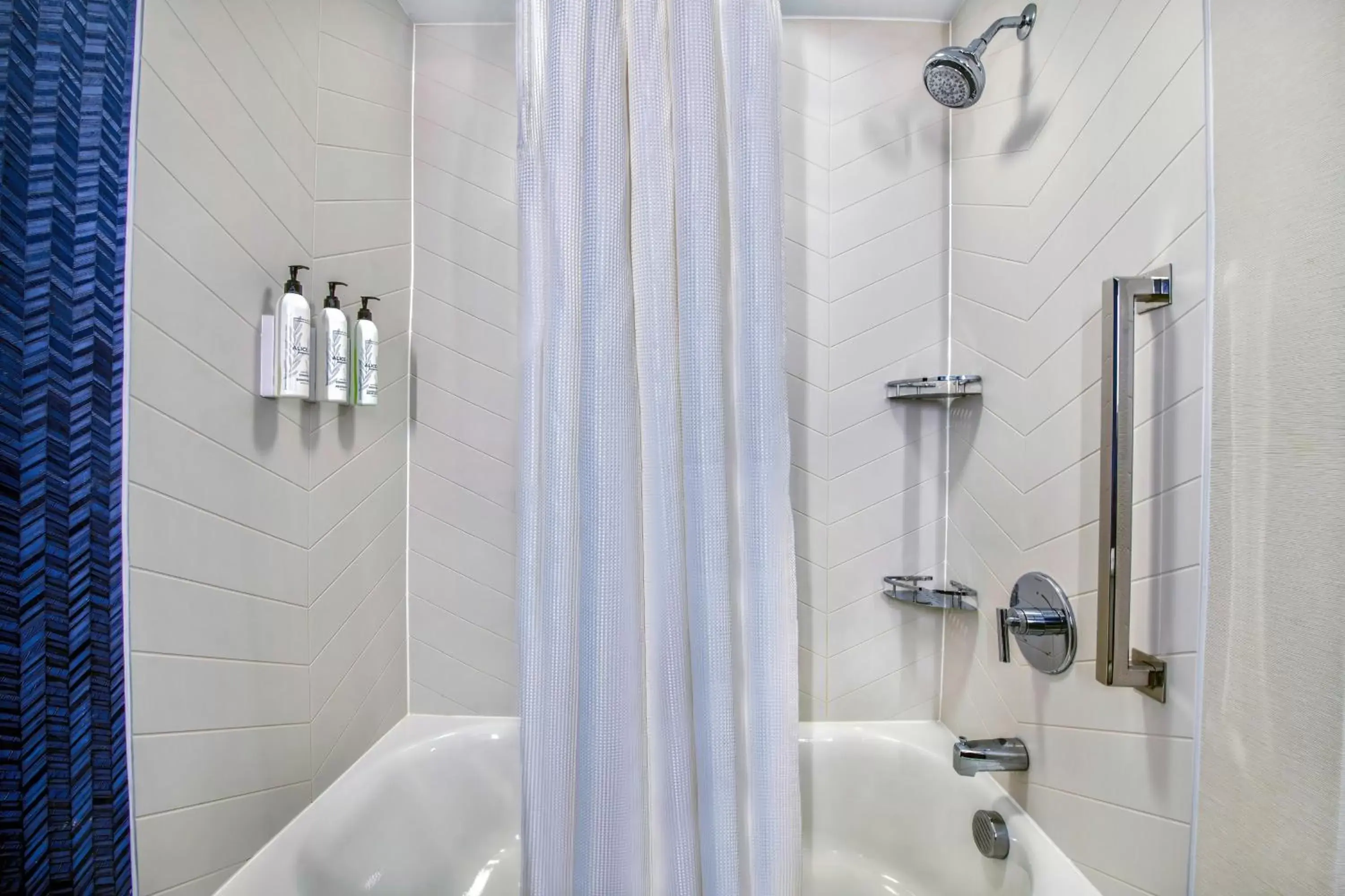 Bathroom in Fairfield Inn & Suites by Marriott Cortland