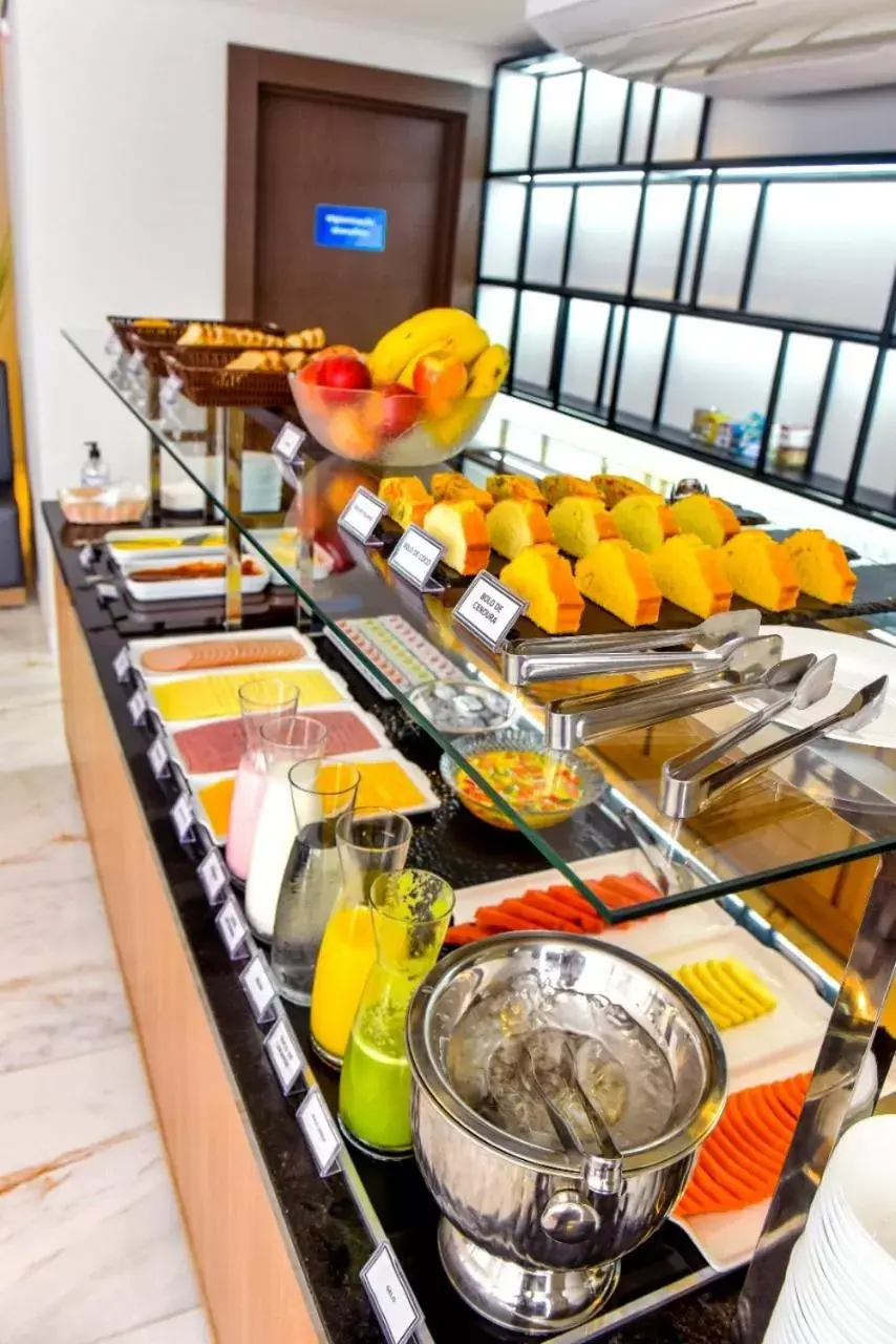 Breakfast, Food in Days Inn By Wyndham Cascavel