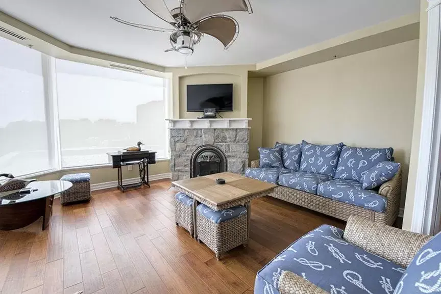 Living room, Seating Area in Tall Ships Landing Coastal Resort