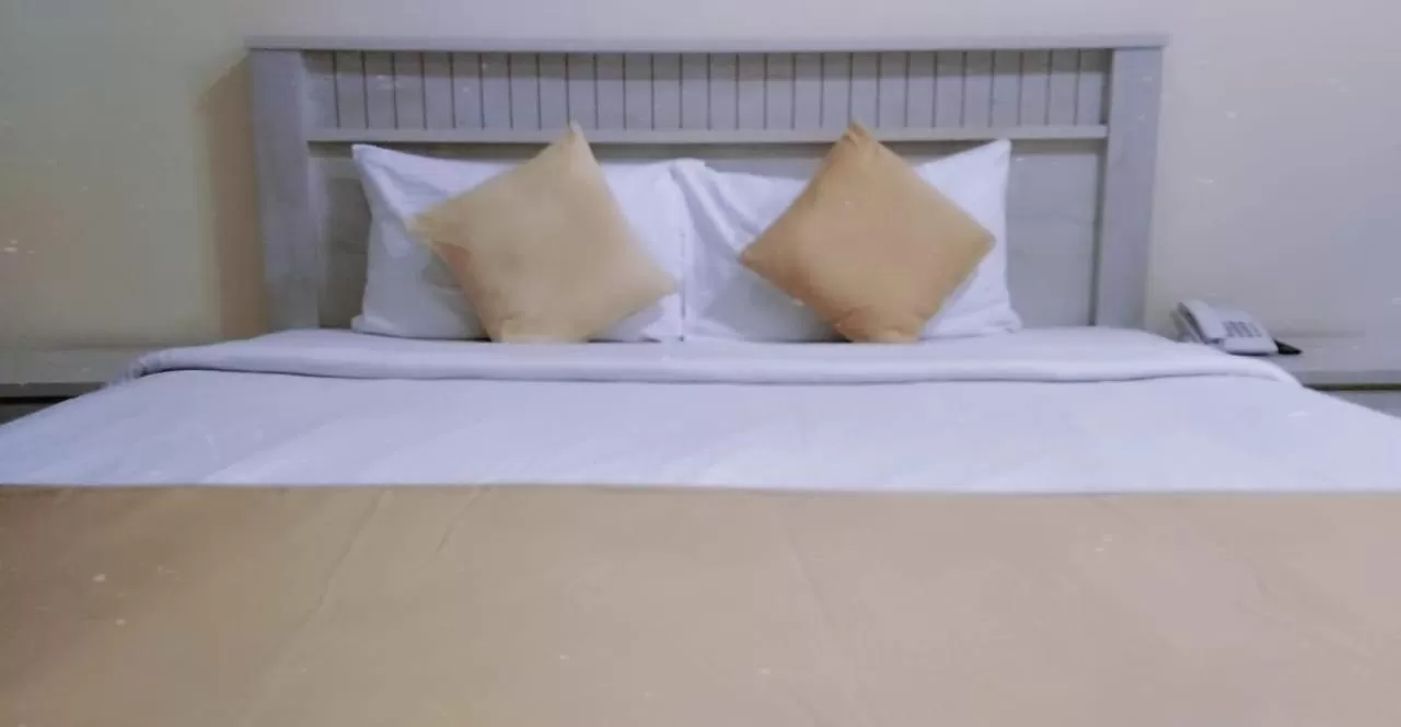 Bedroom, Bed in Al Khaleej Plaza Furnished Apartments LLC