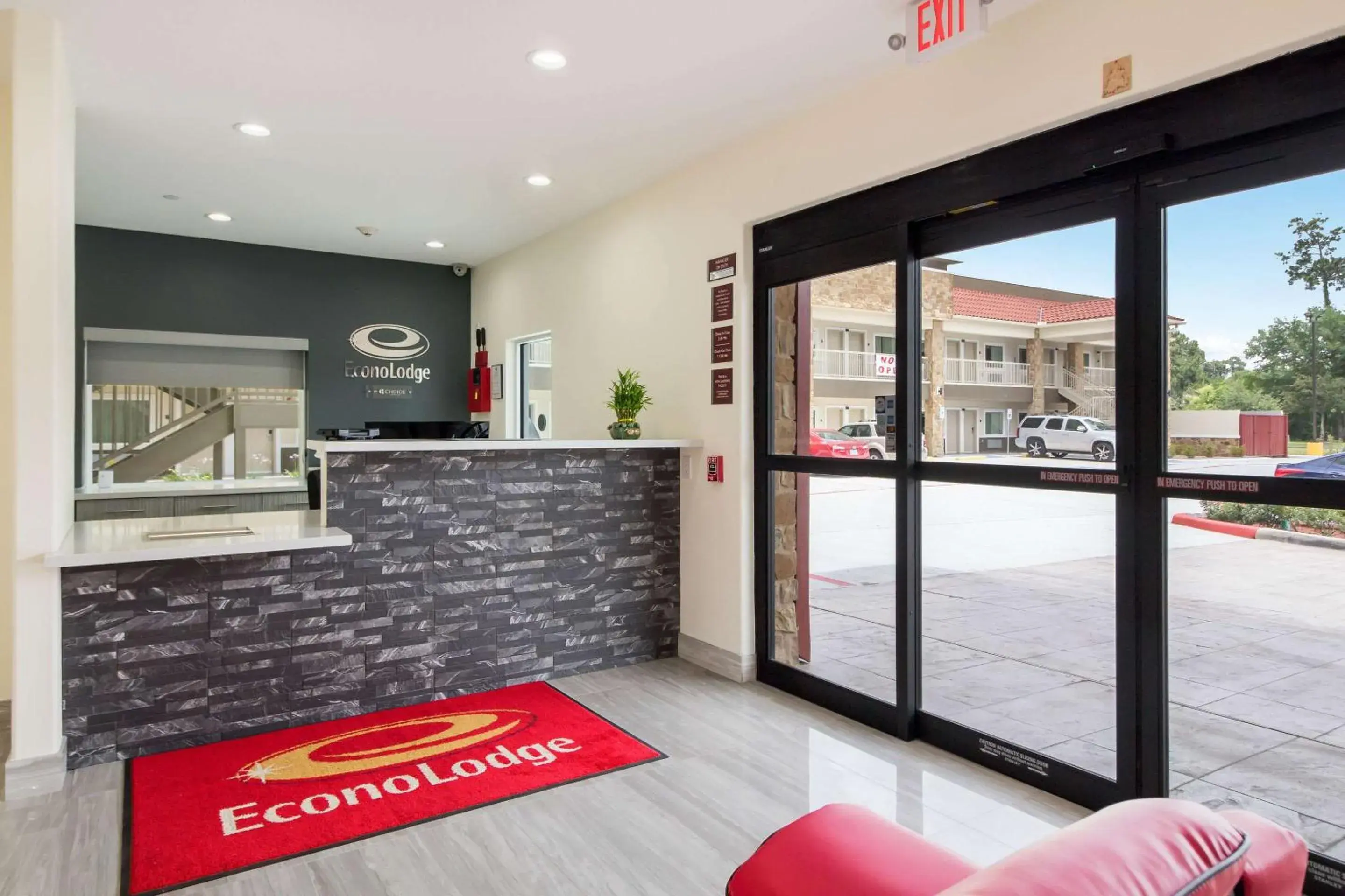 Lobby or reception in Econo Lodge Inn & Suites Humble FM1960 - IAH Airport