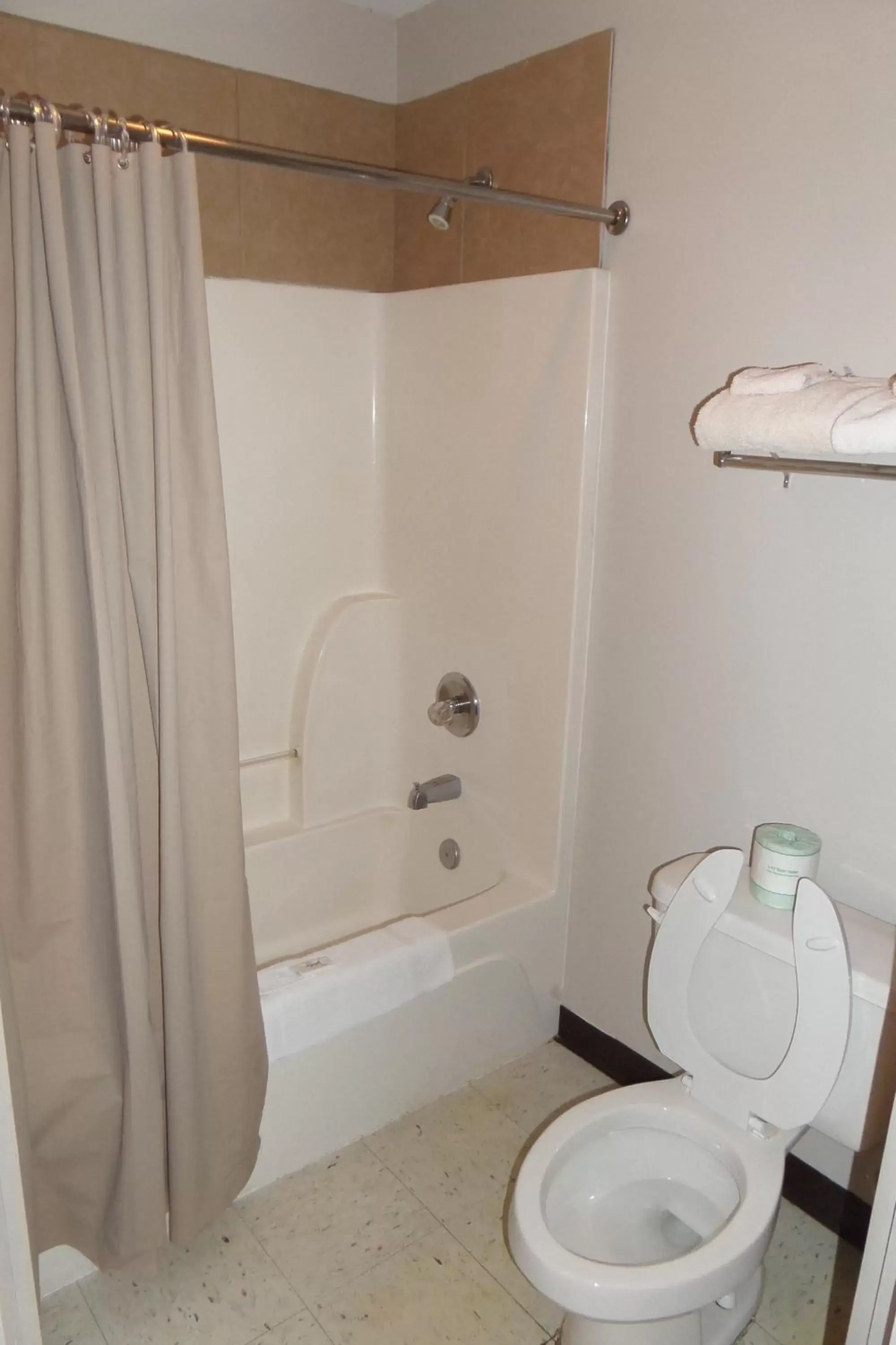 Toilet, Bathroom in Lynchburg Country Inn