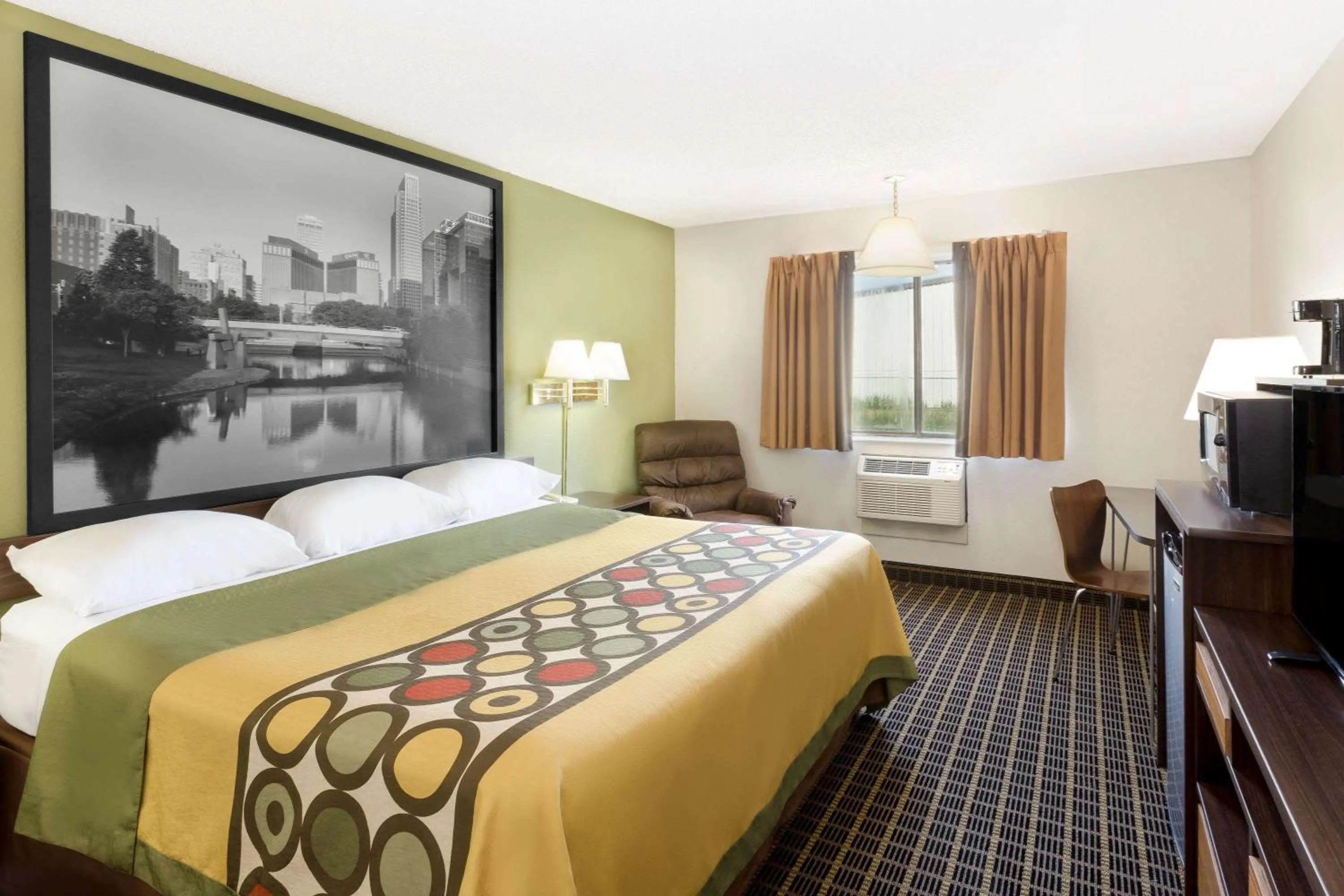 Photo of the whole room, Bed in Super 8 by Wyndham Norfolk