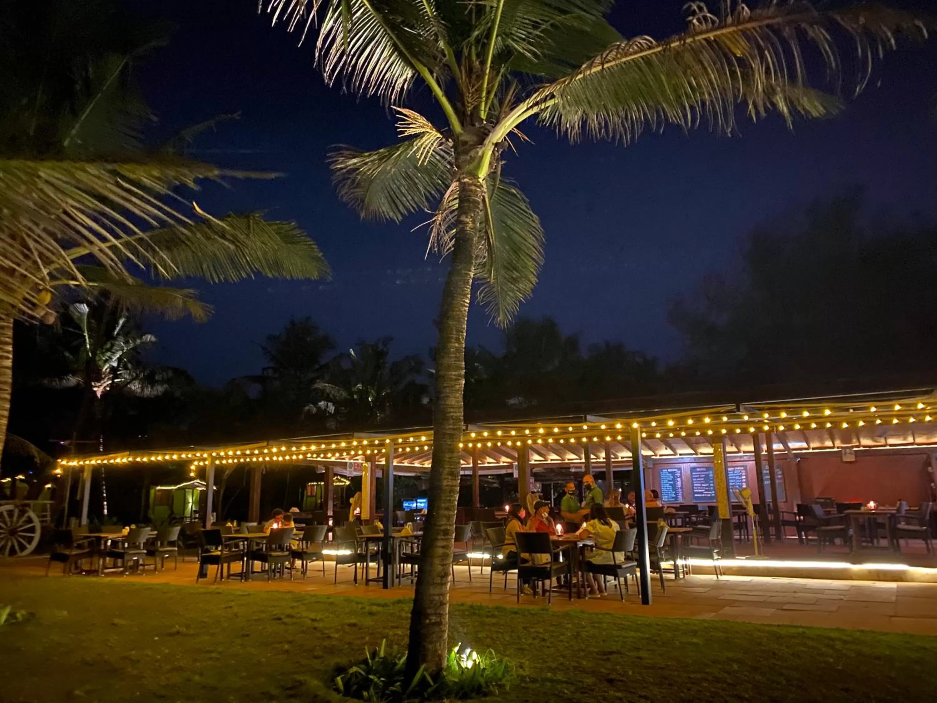 Restaurant/places to eat in Chalston Beach Resort