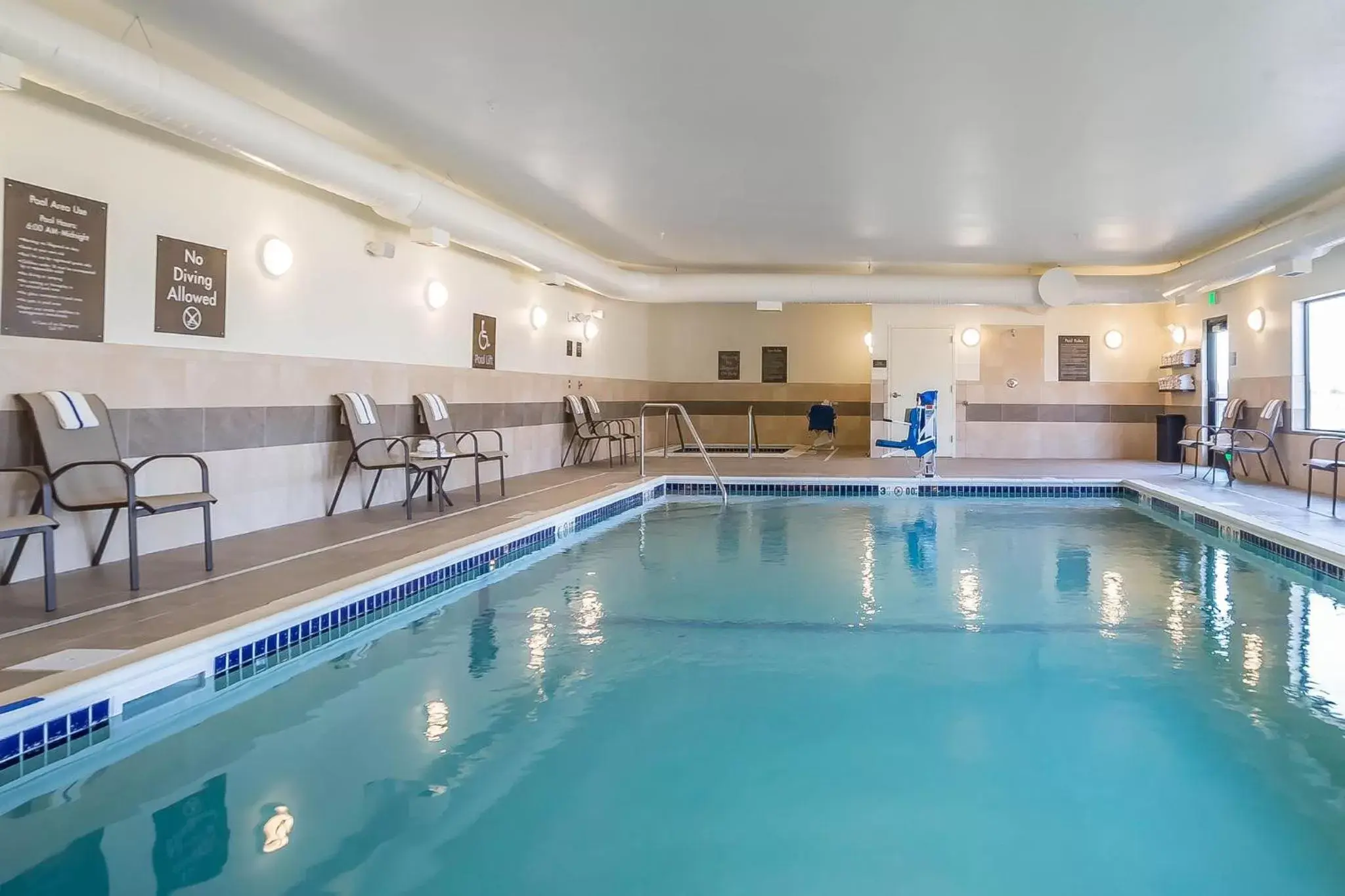 Swimming Pool in Comfort Suites Billings
