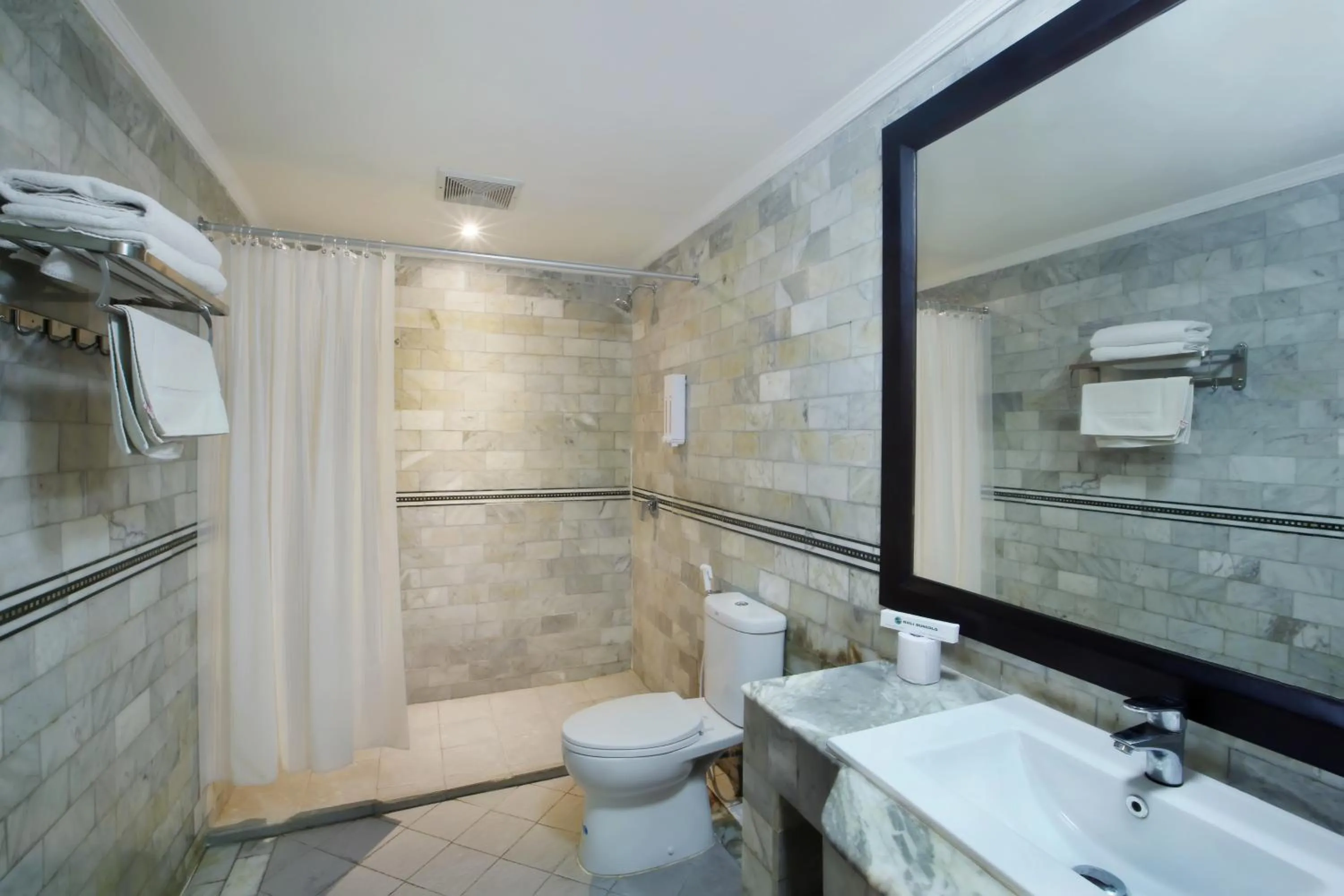 Photo of the whole room in Bali Bungalo Hotel