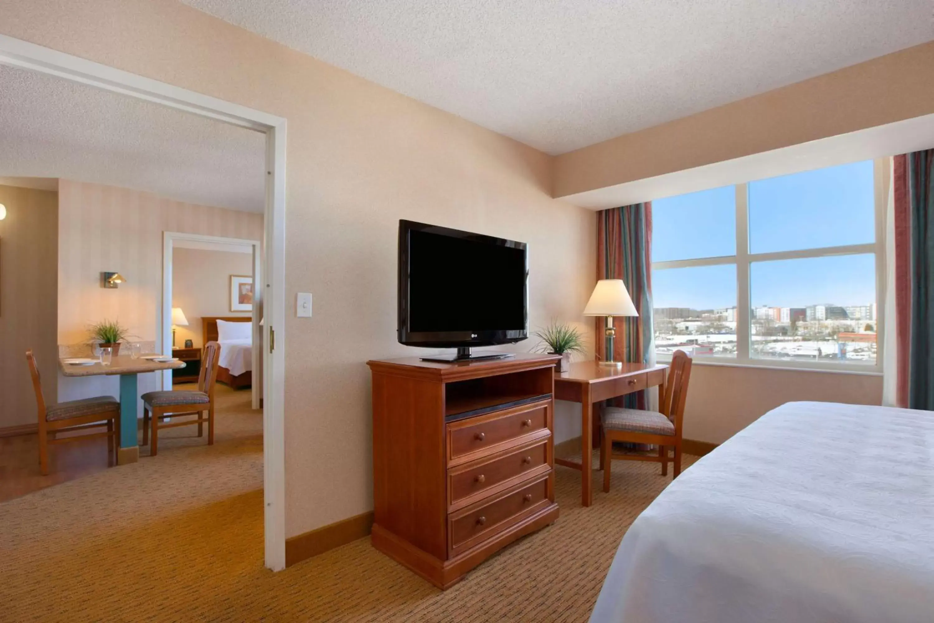 Bedroom, TV/Entertainment Center in Homewood Suites by Hilton Falls Church