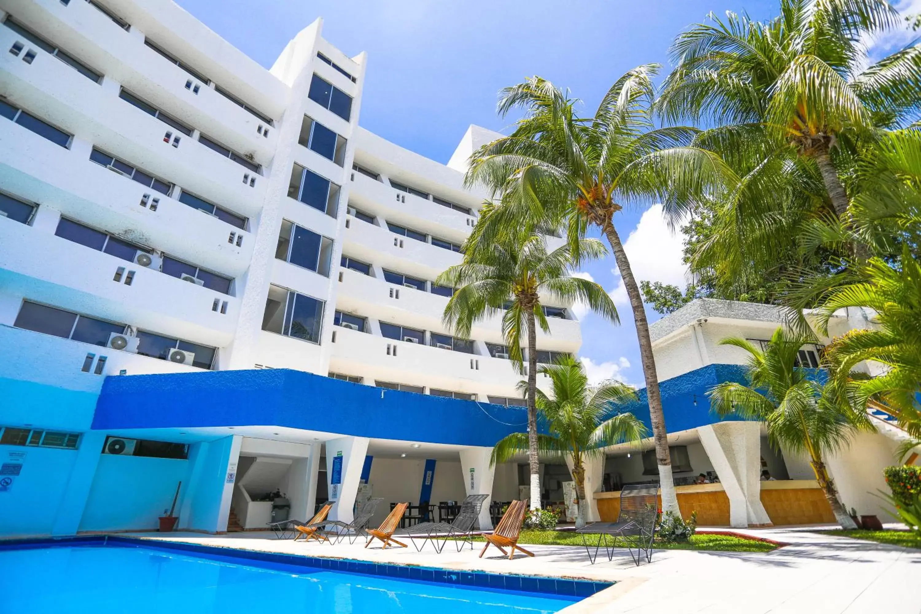 Swimming Pool in Hotel Caribe Internacional Cancun
