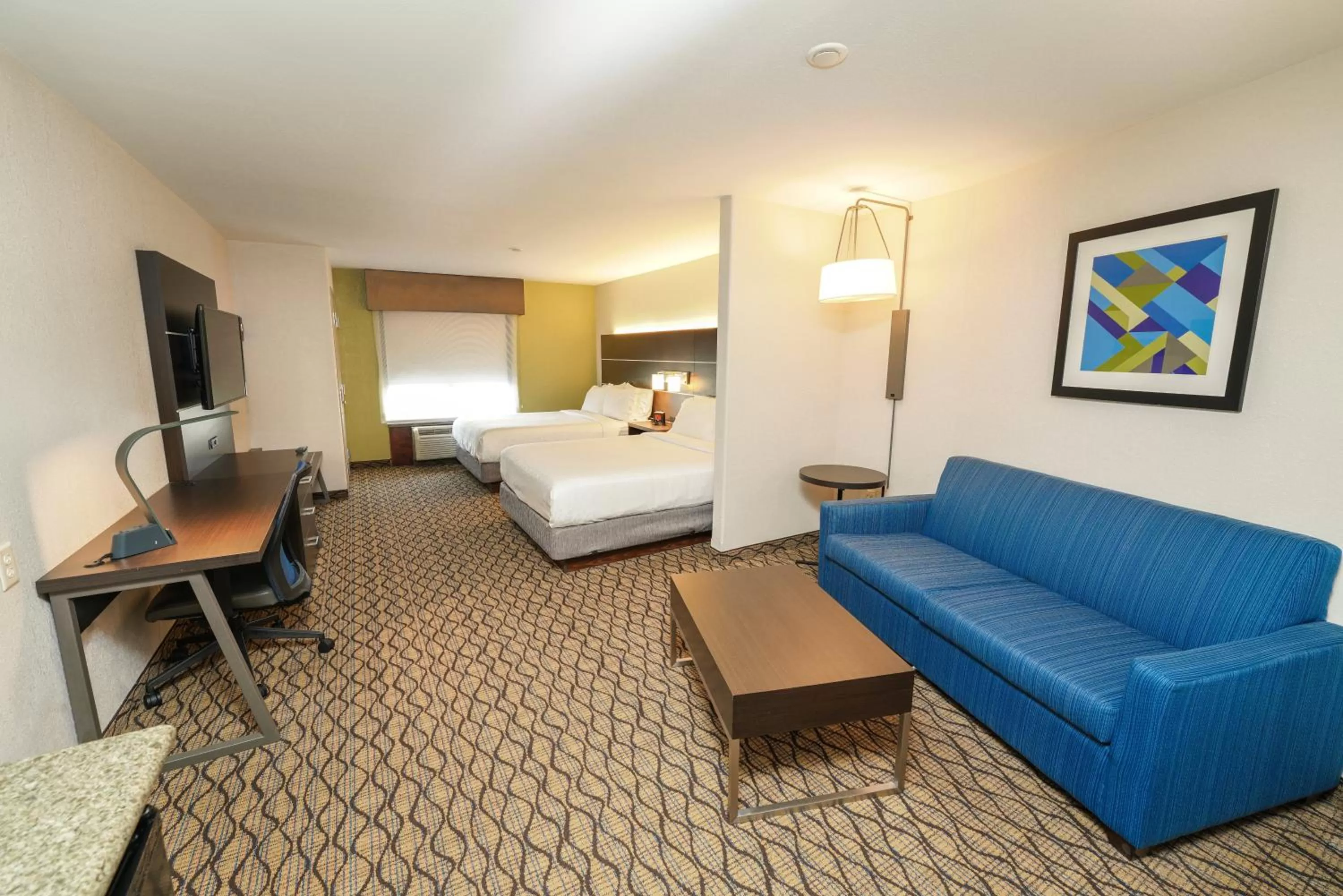 Photo of the whole room, Bed in Holiday Inn Express and Suites Springfield Medical District by IHG