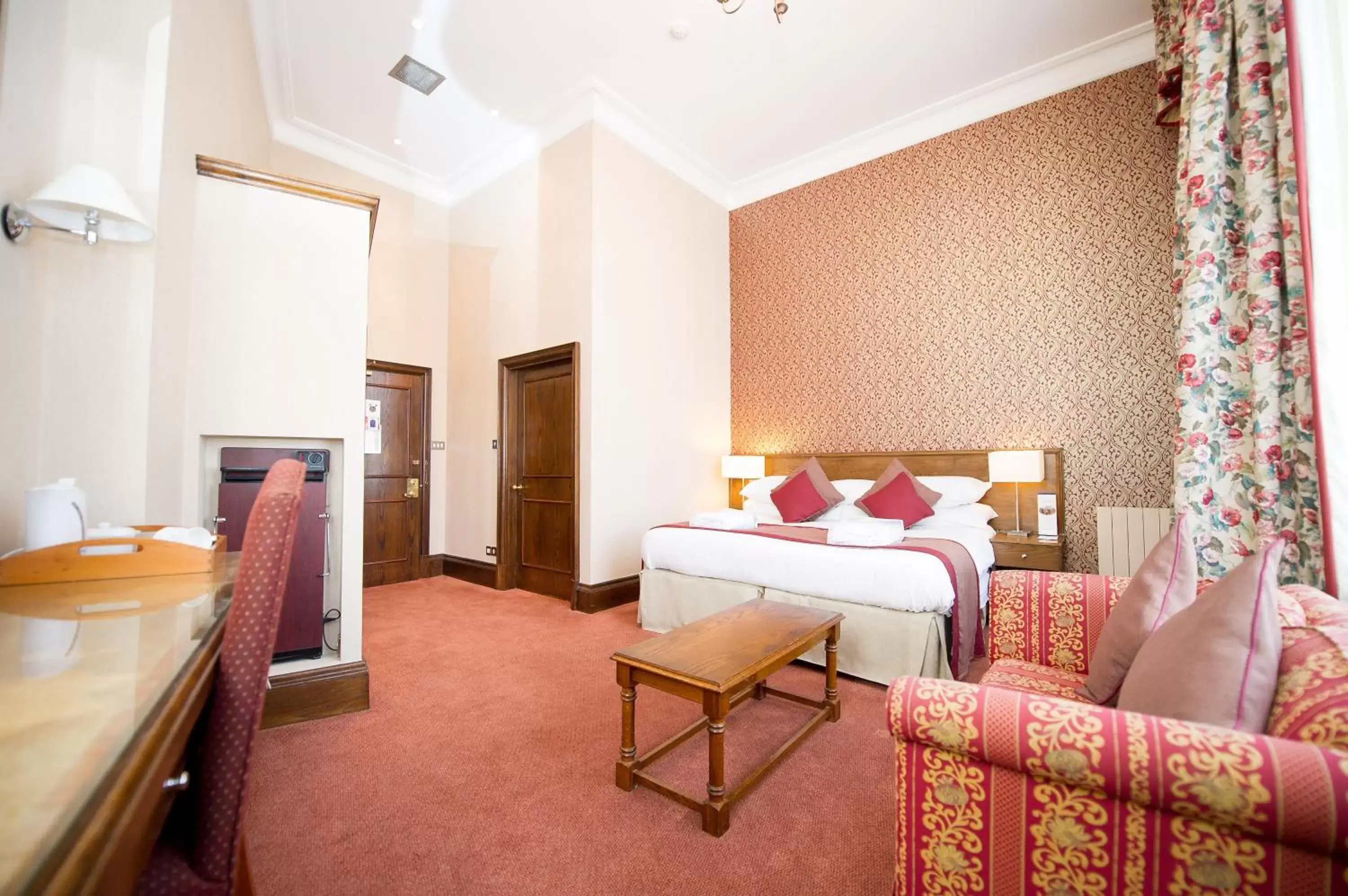Bed in Crown & Mitre Hotel