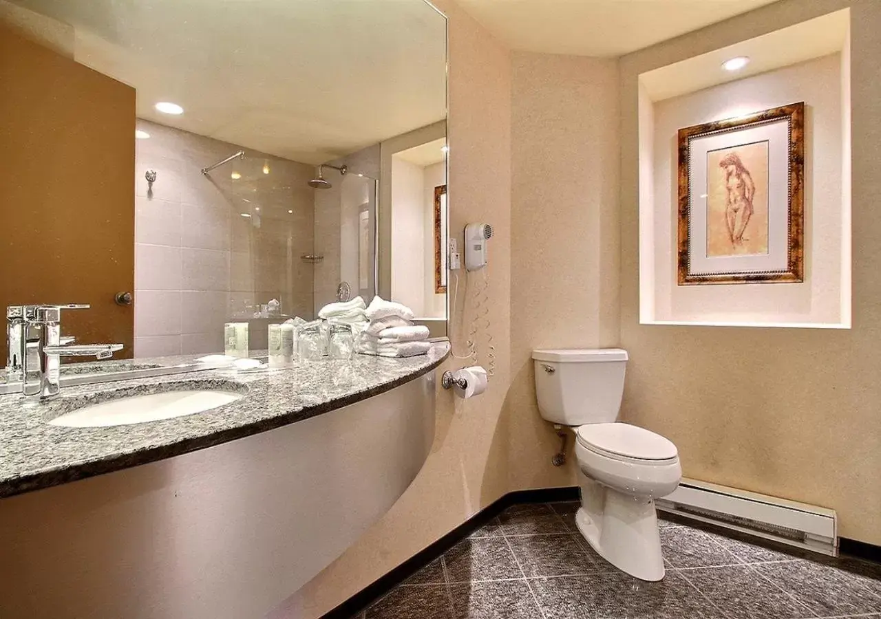 Bathroom in Hotel Classique