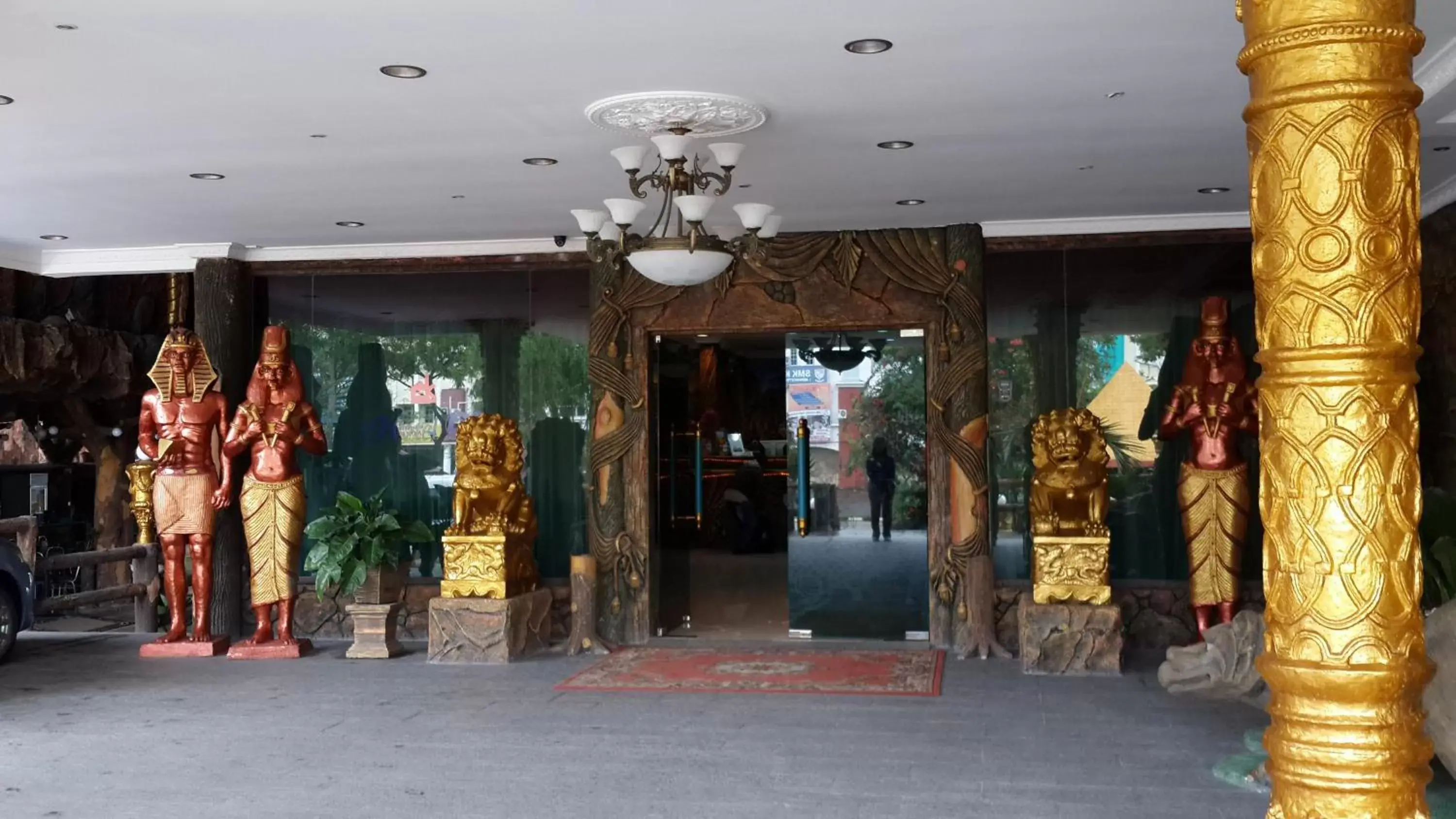 Facade/entrance in Hotel 01 Batam