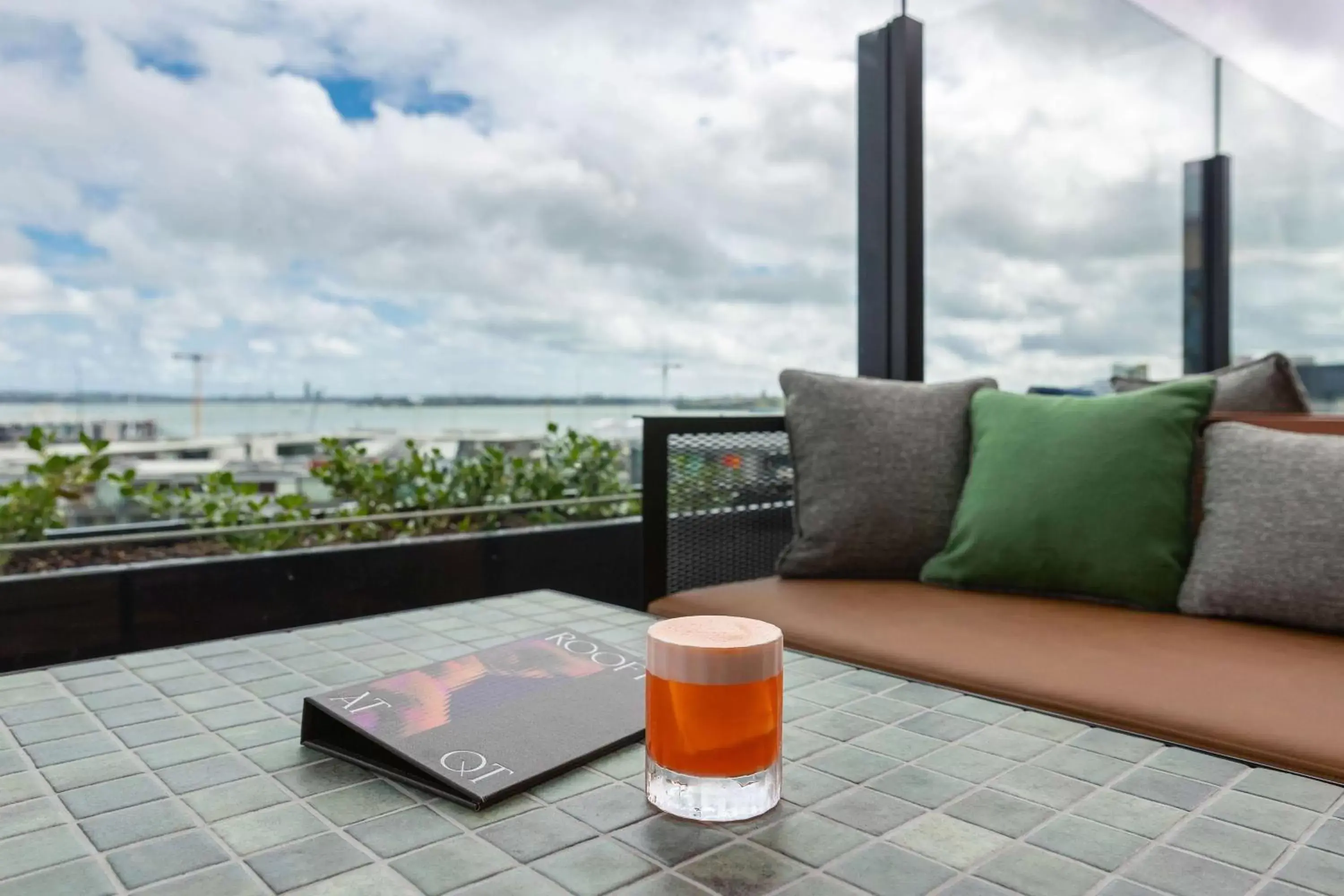 Lounge or bar in QT Auckland