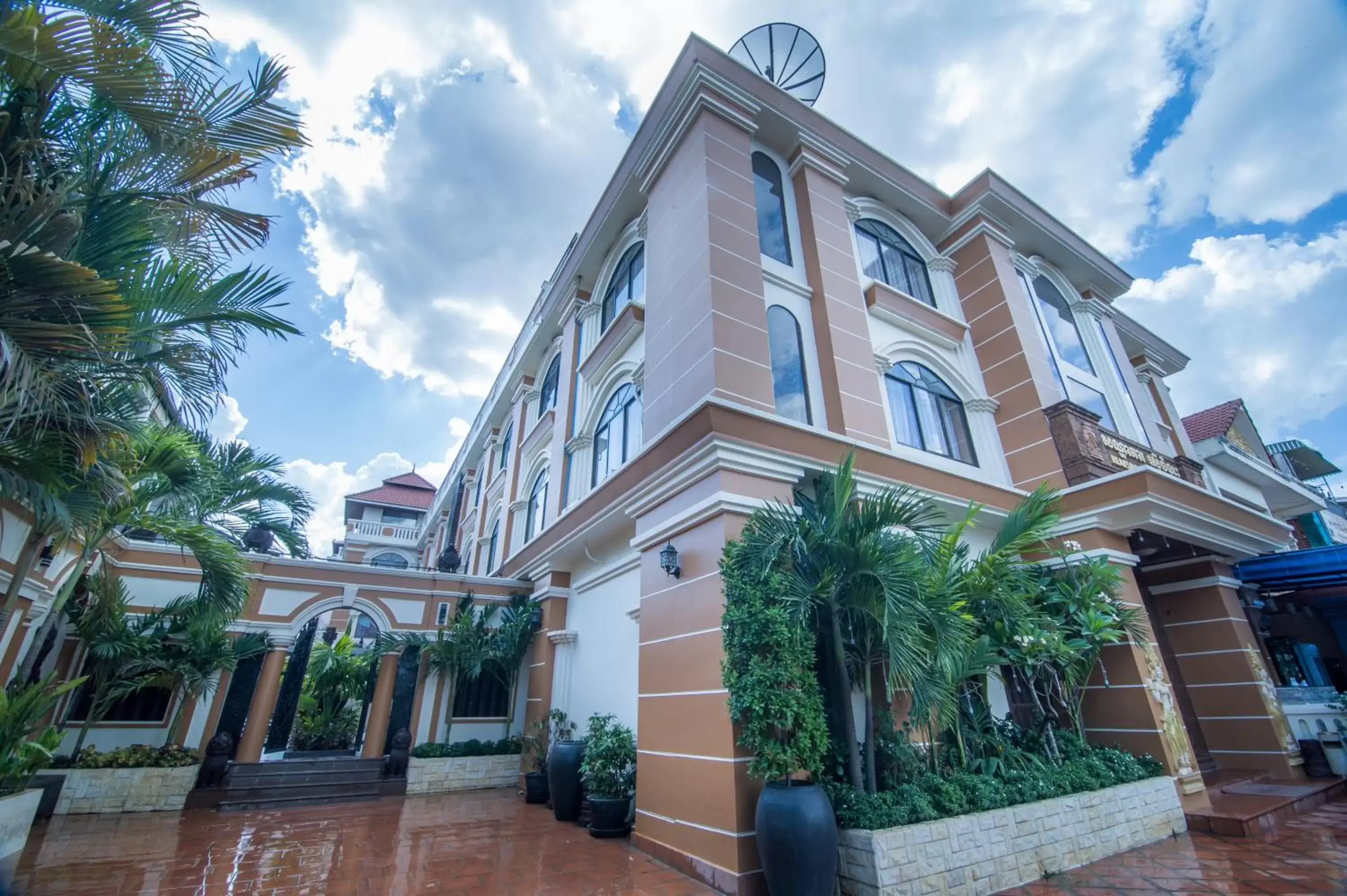 Facade/entrance, Property Building in Reaksmey Chanreas Hotel