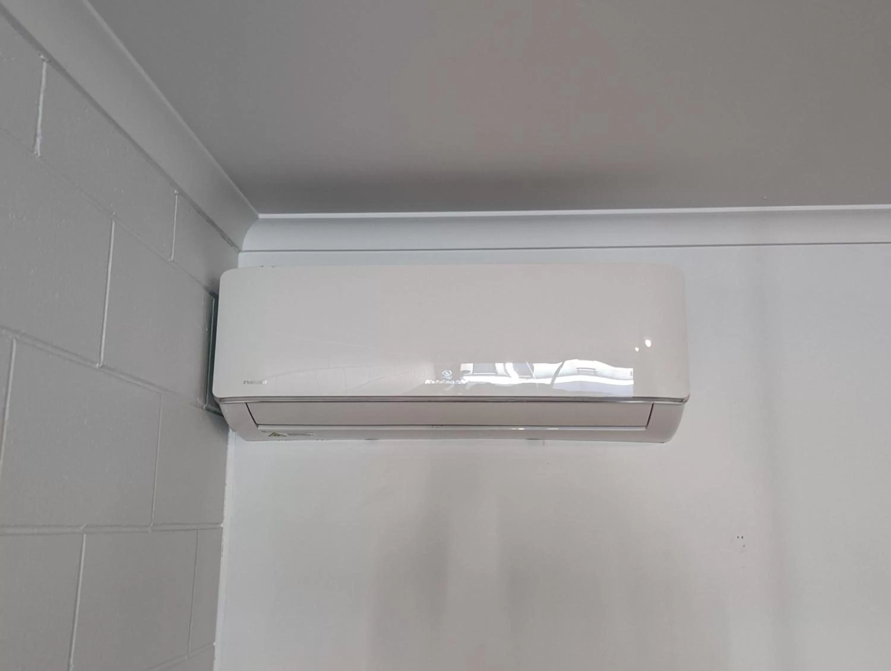 air conditioner in Y Motels Rockhampton