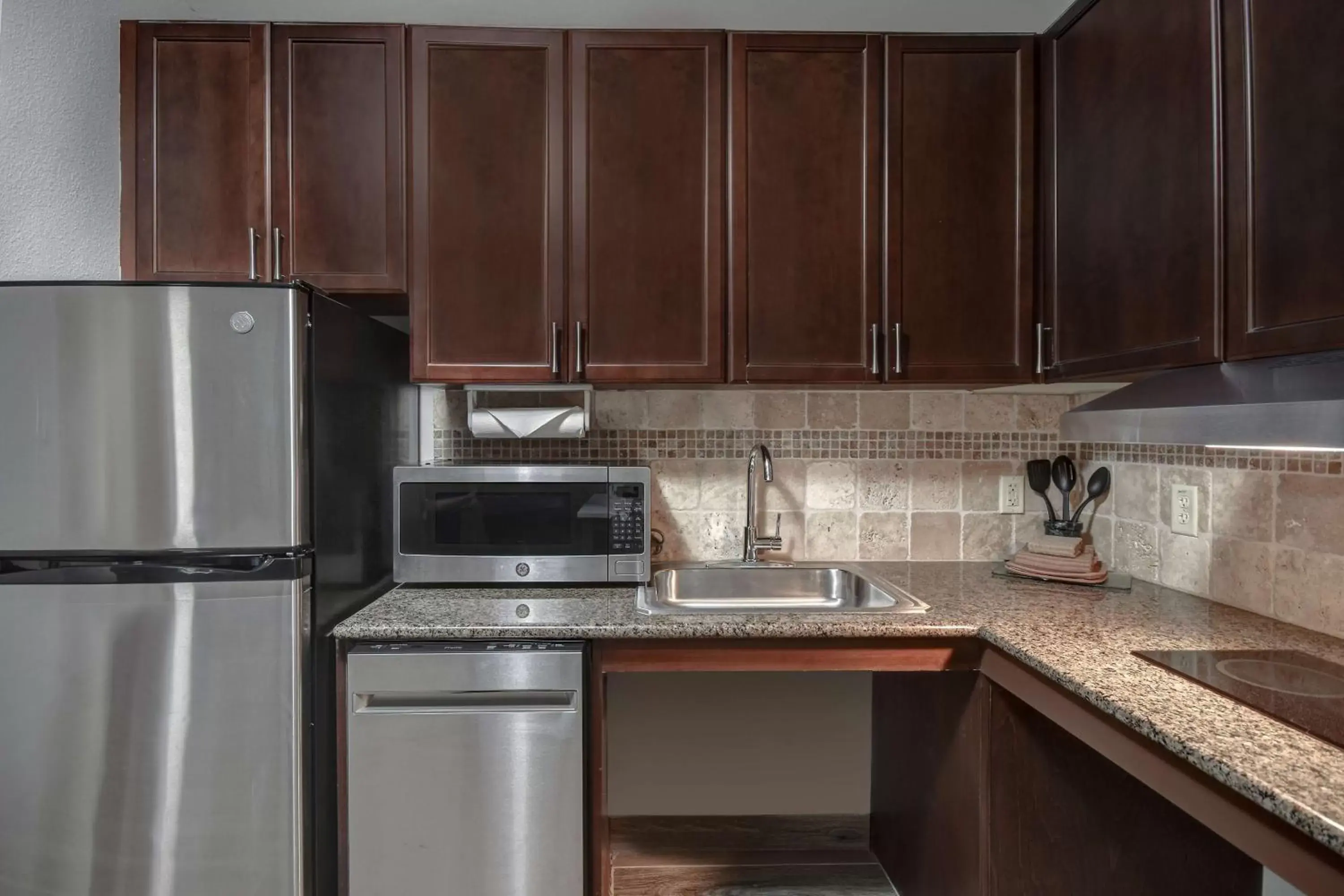 Kitchen or kitchenette, Kitchen/Kitchenette in Homewood Suites Newport News - Yorktown by Hilton