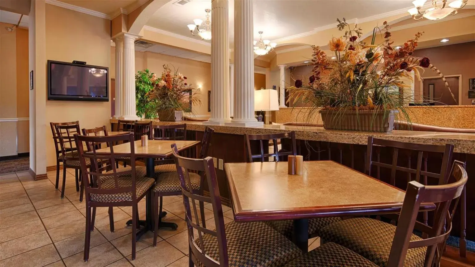 Restaurant/Places to Eat in Best Western Plus Shamrock Inn & Suites