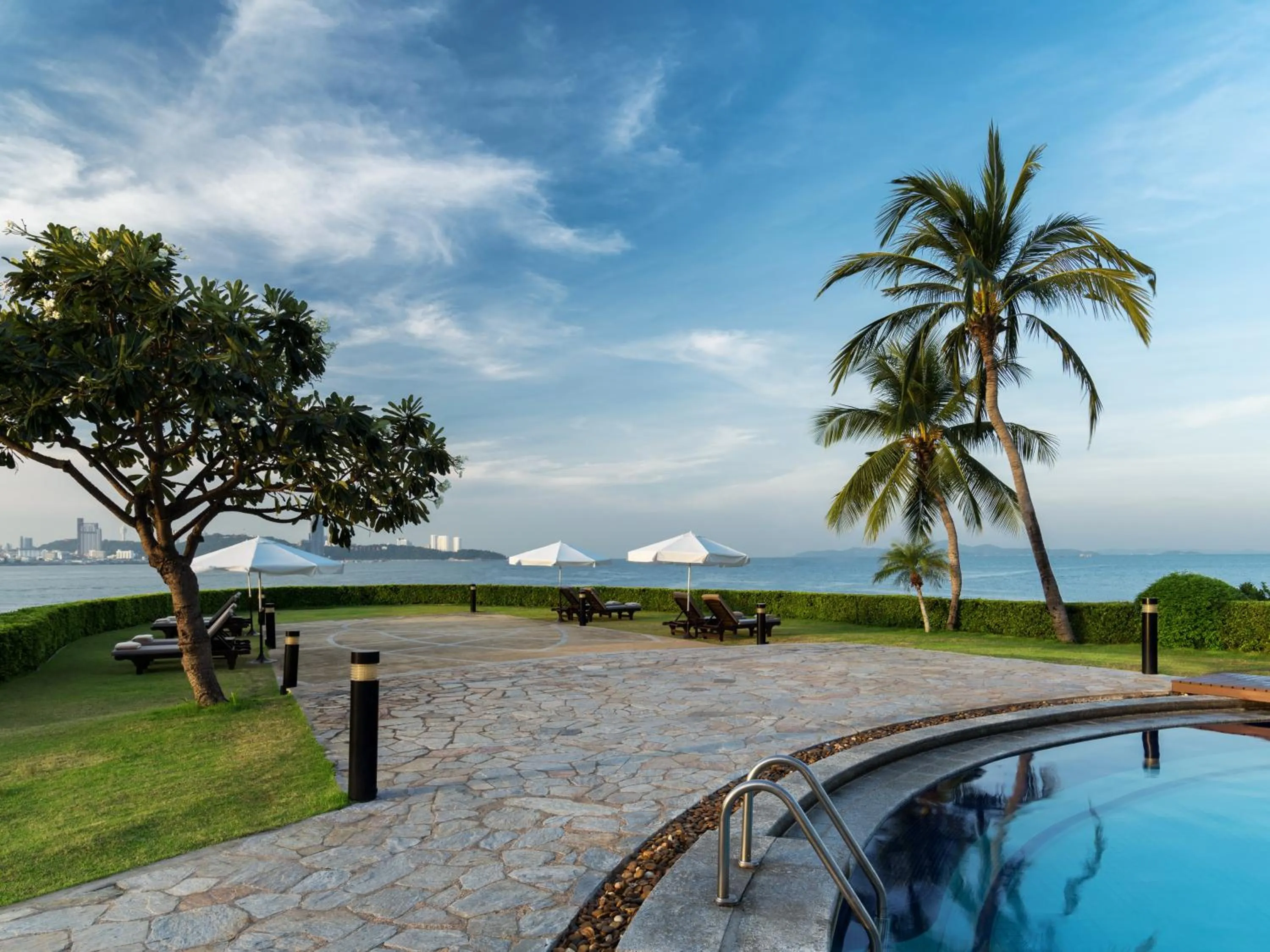 Swimming pool in Dusit Thani Pattaya