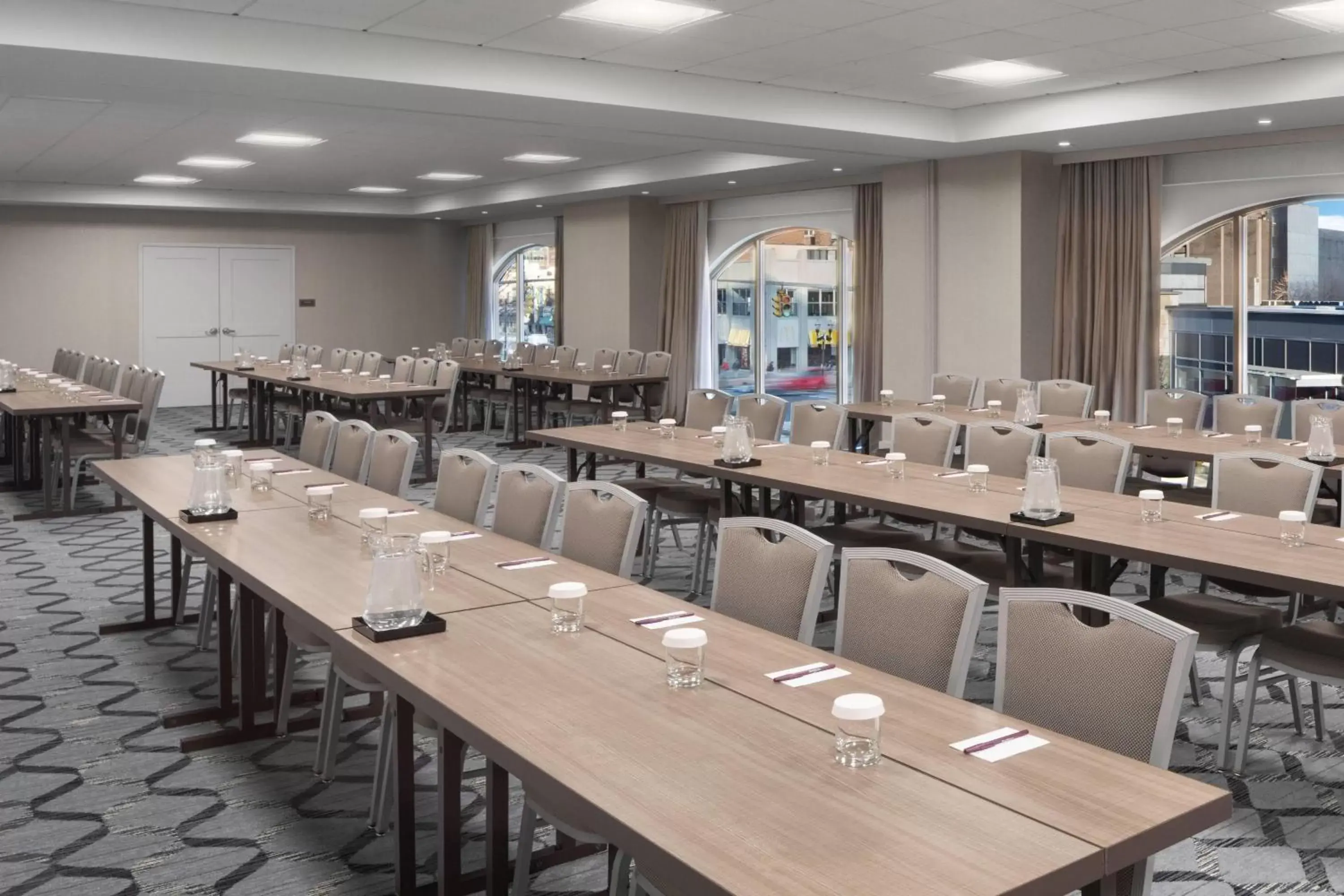 Meeting/conference room, Restaurant/Places to Eat in Residence Inn by Marriott Stamford Downtown
