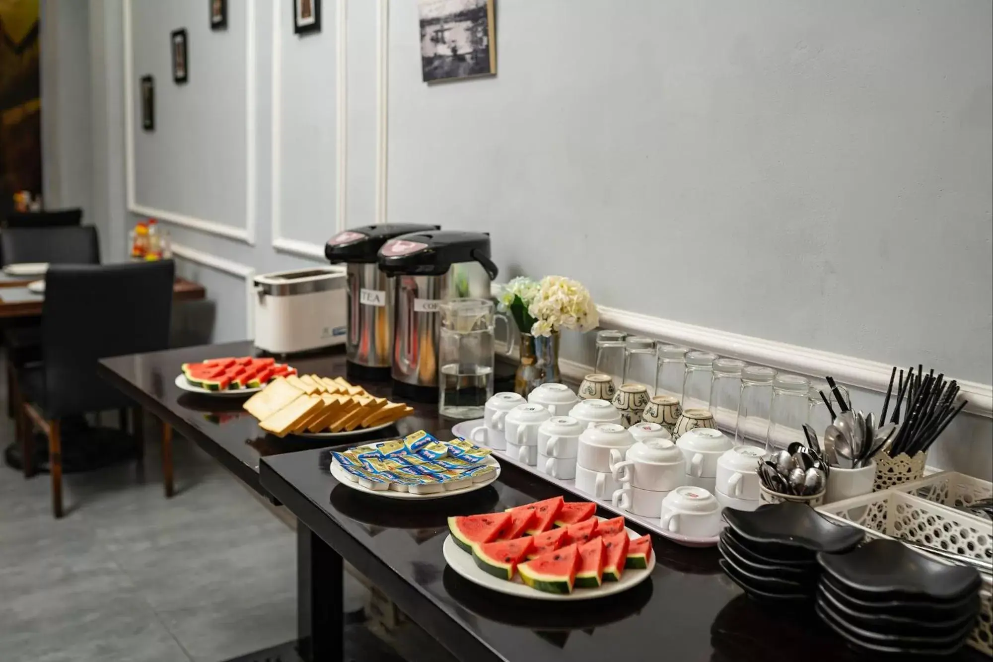 Coffee/tea facilities, Food in Sonata Premier Hotel & Spa