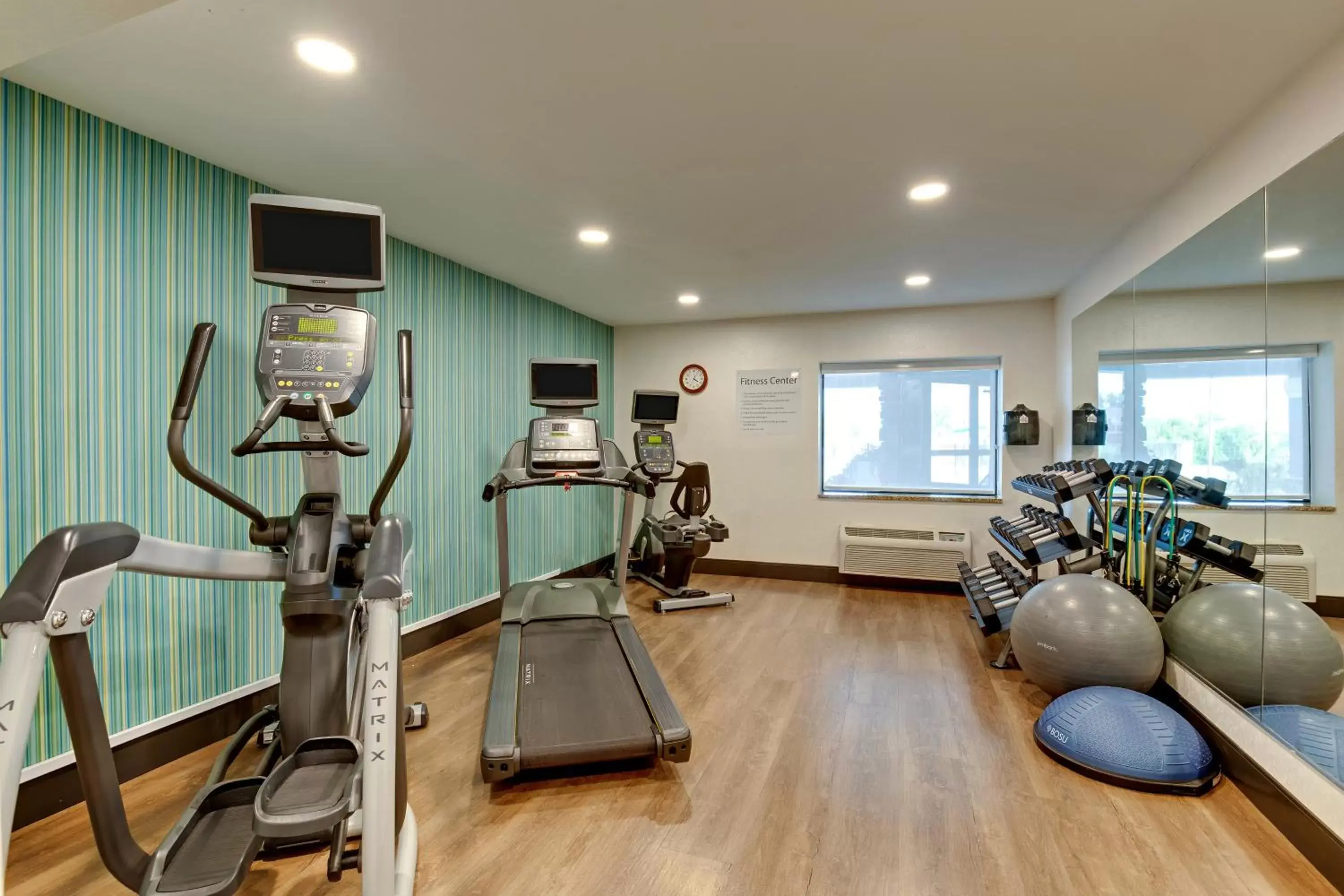Spa and wellness centre/facilities, Fitness Center/Facilities in Holiday Inn Express Nashville W-I40, an IHG Hotel