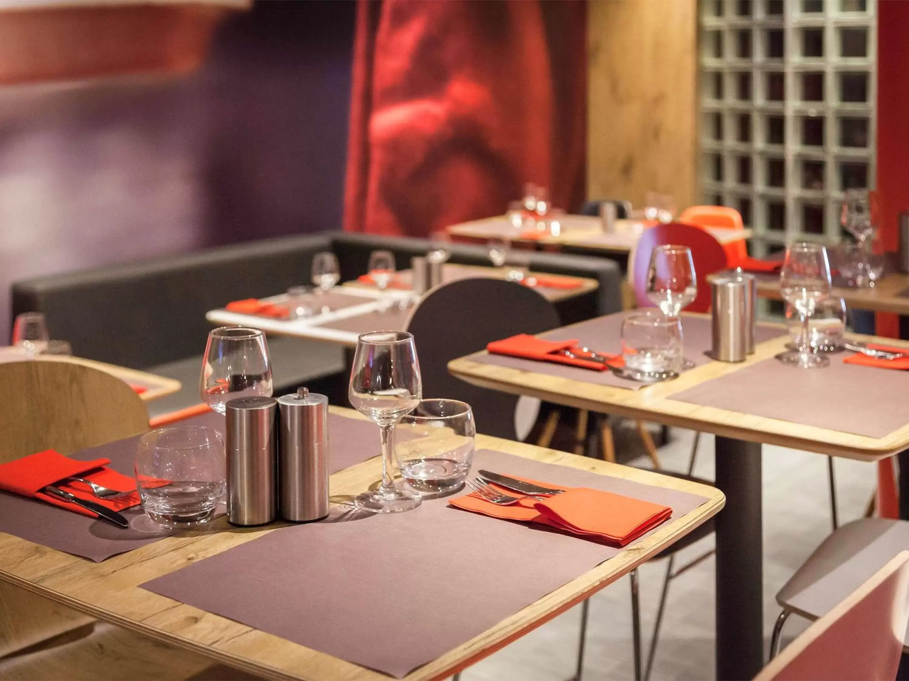 Restaurant/Places to Eat in ibis Lorient Centre Gare