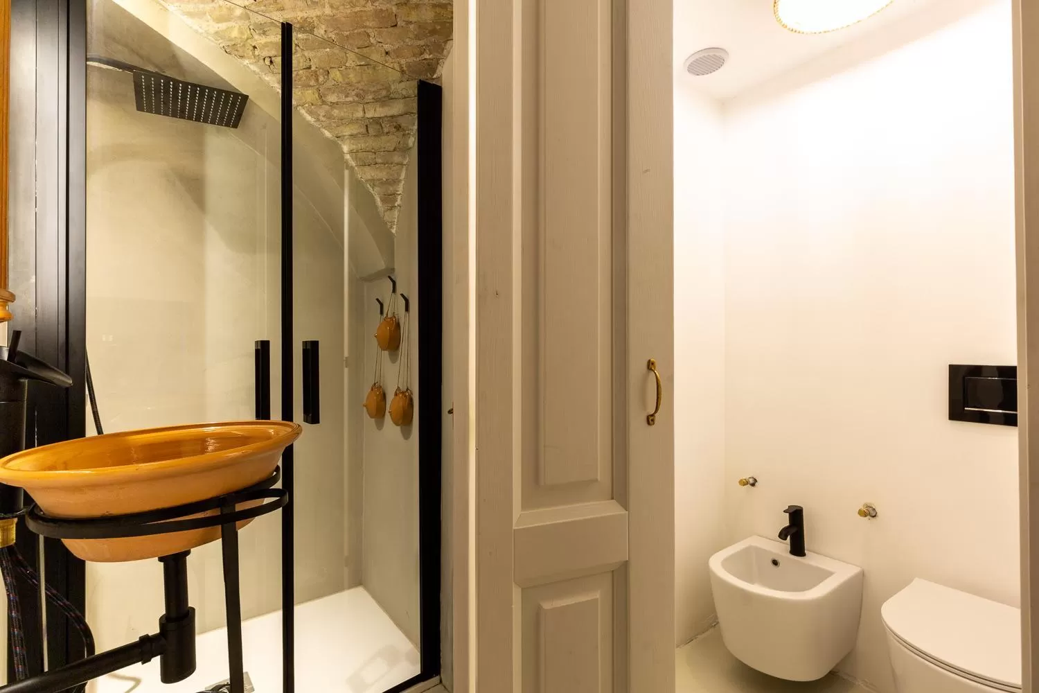 Bathroom in Crobi Museum and Suites