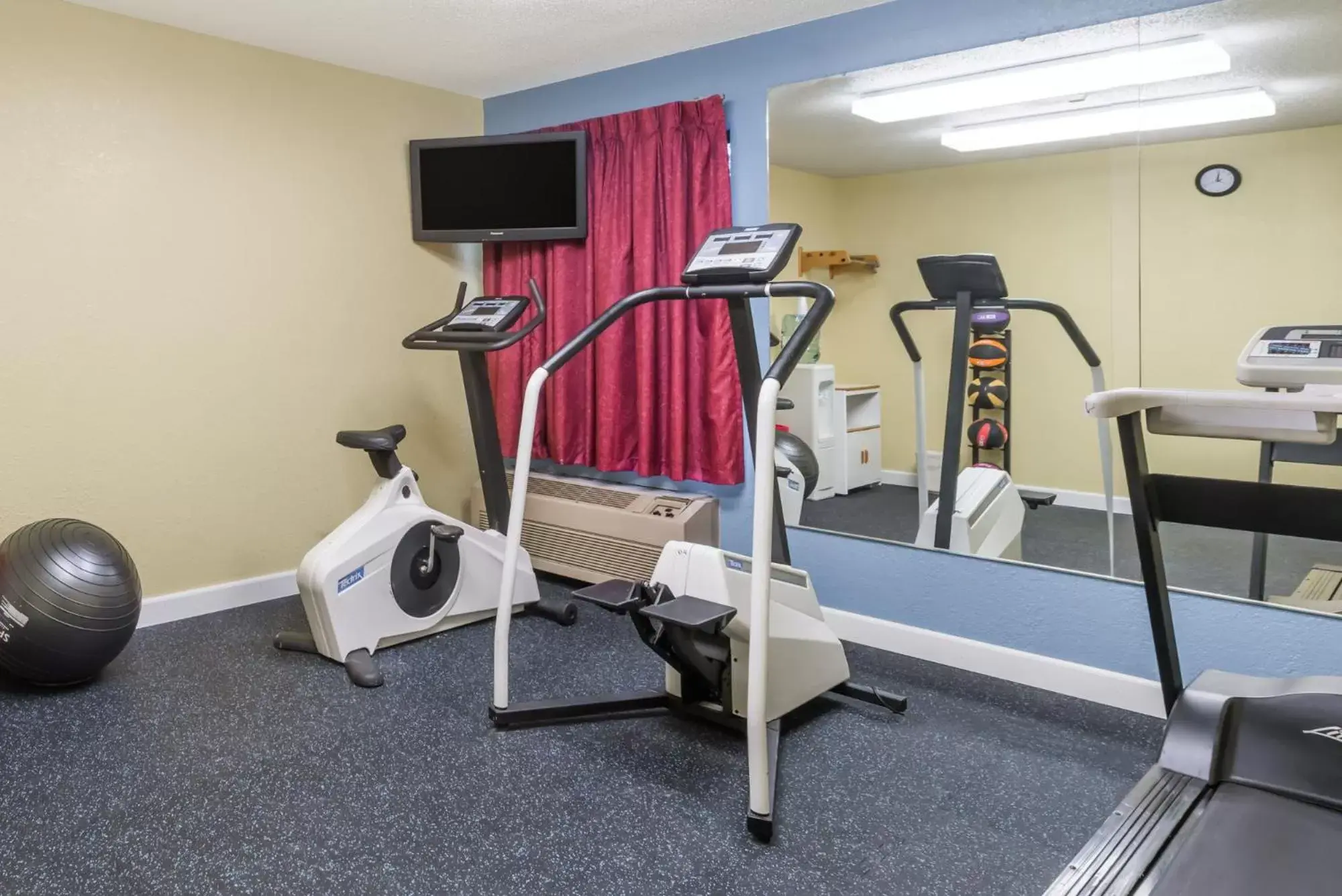 Fitness Center/Facilities in Days Inn & Suites by Wyndham Casey