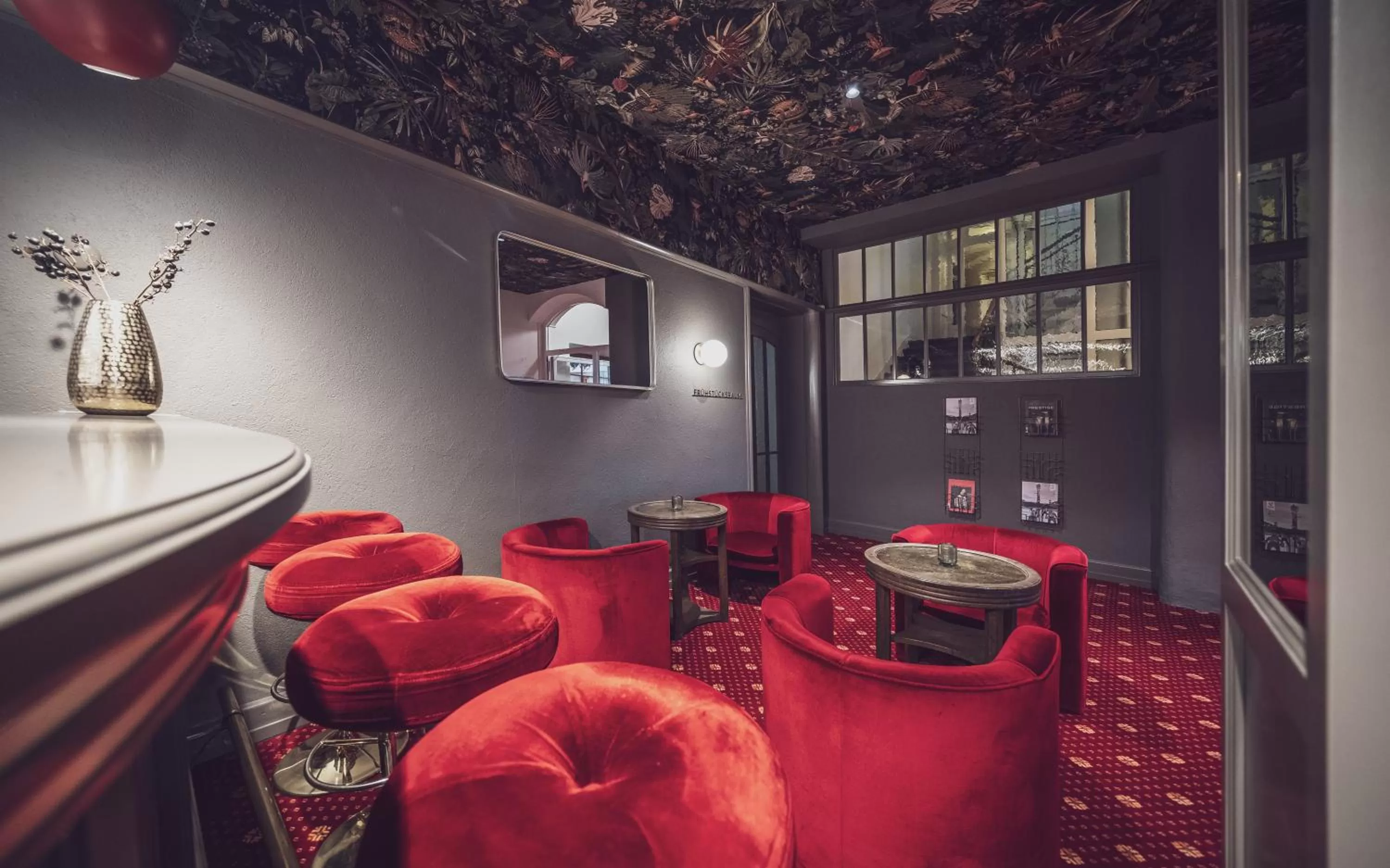 Lounge or bar in Hotel National by Mountain Hotels