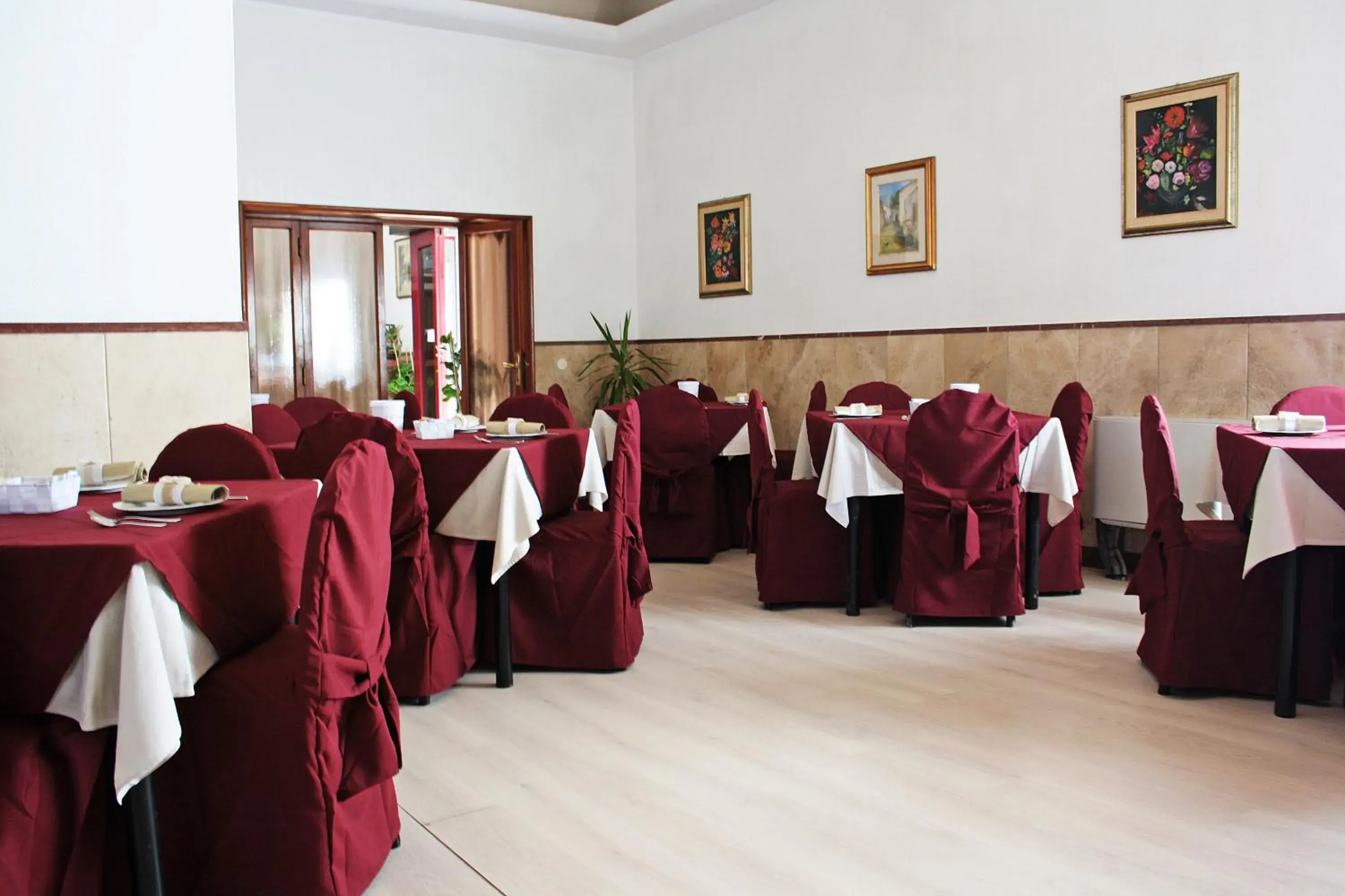 Restaurant/places to eat, Banquet Facilities in Hotel Centrale